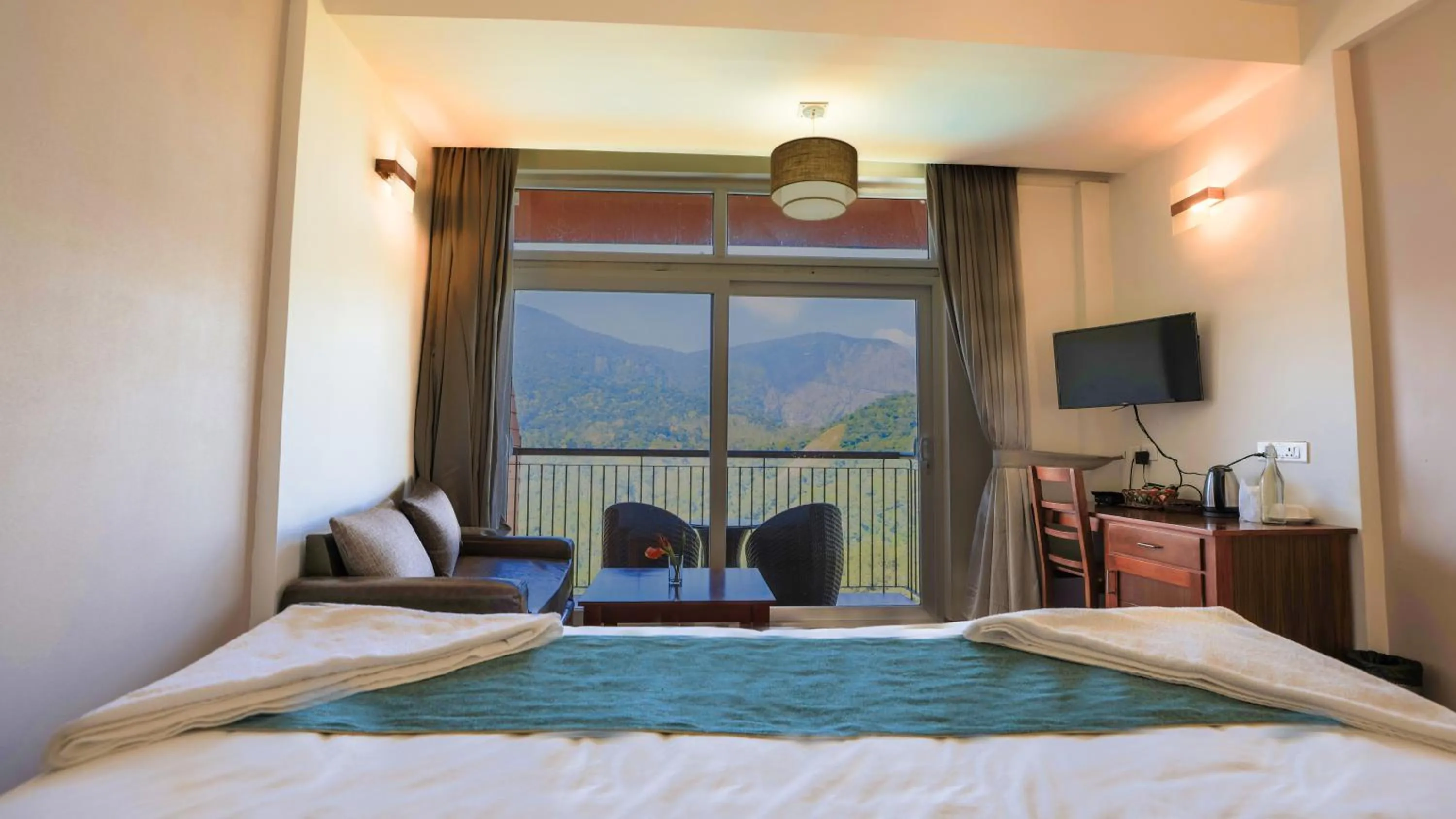 Bed in Shola Crown Resort - Munnar