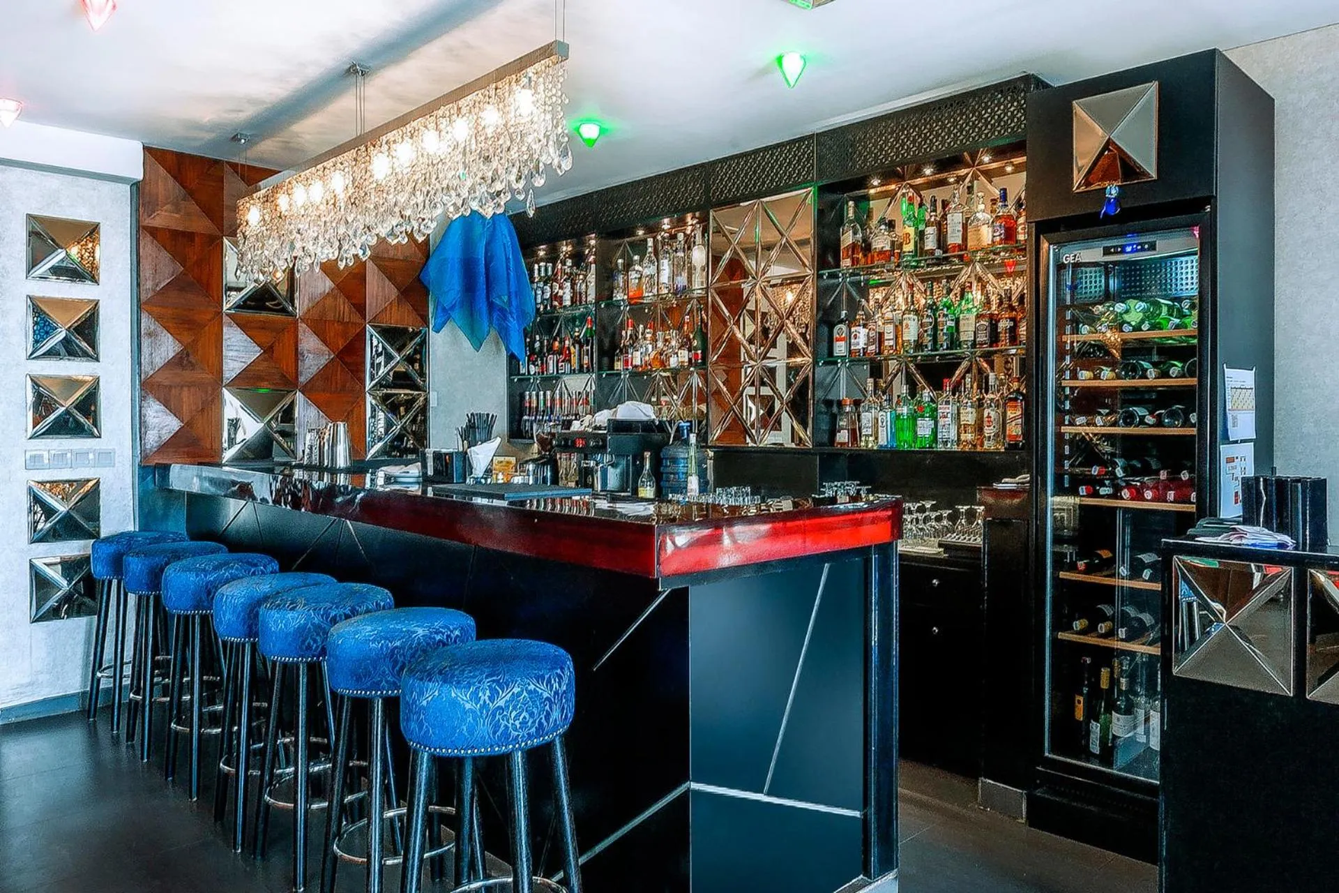 Restaurant/places to eat in Imani Suites