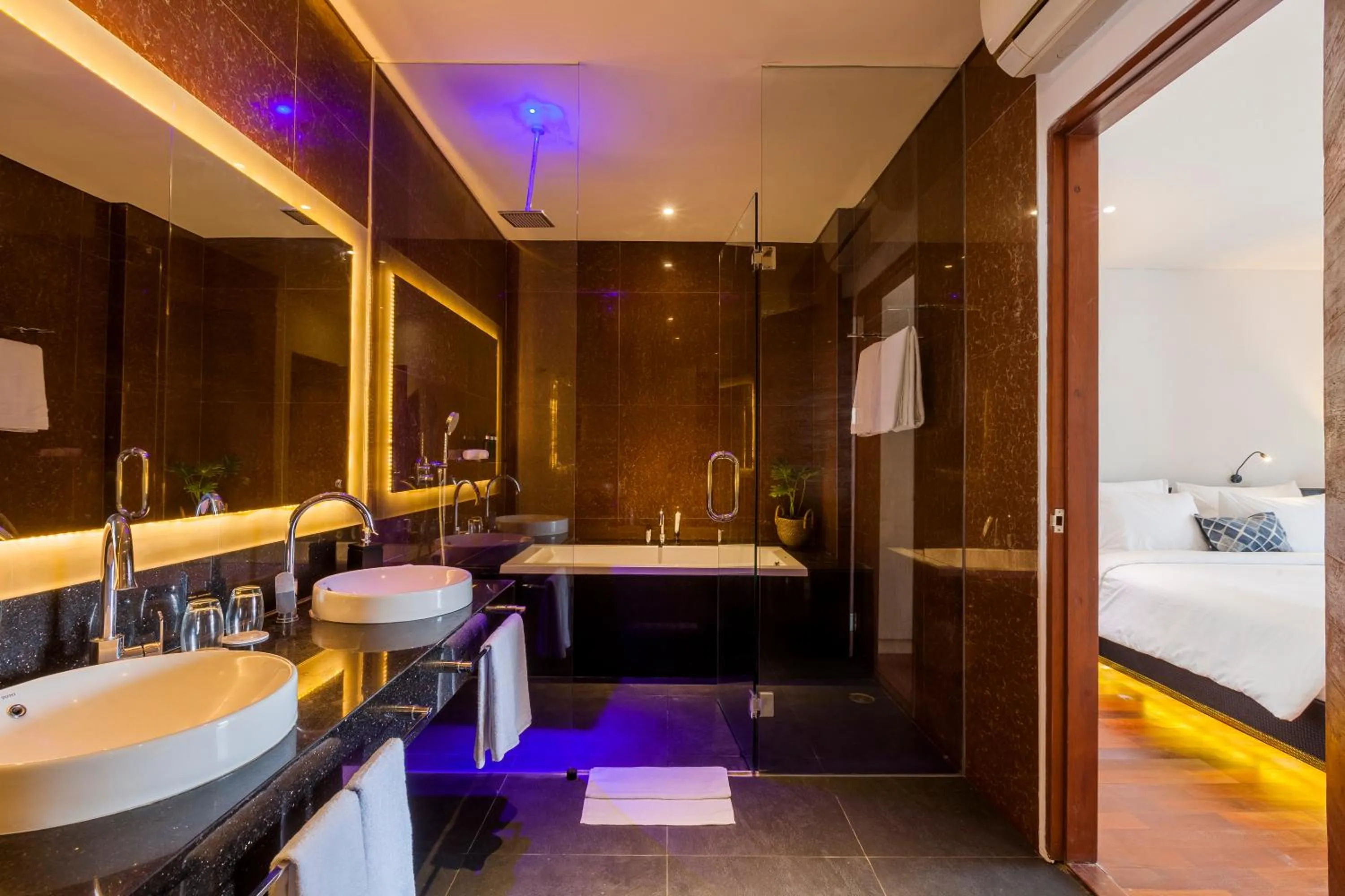 Bathroom, Bed in Imani Suites