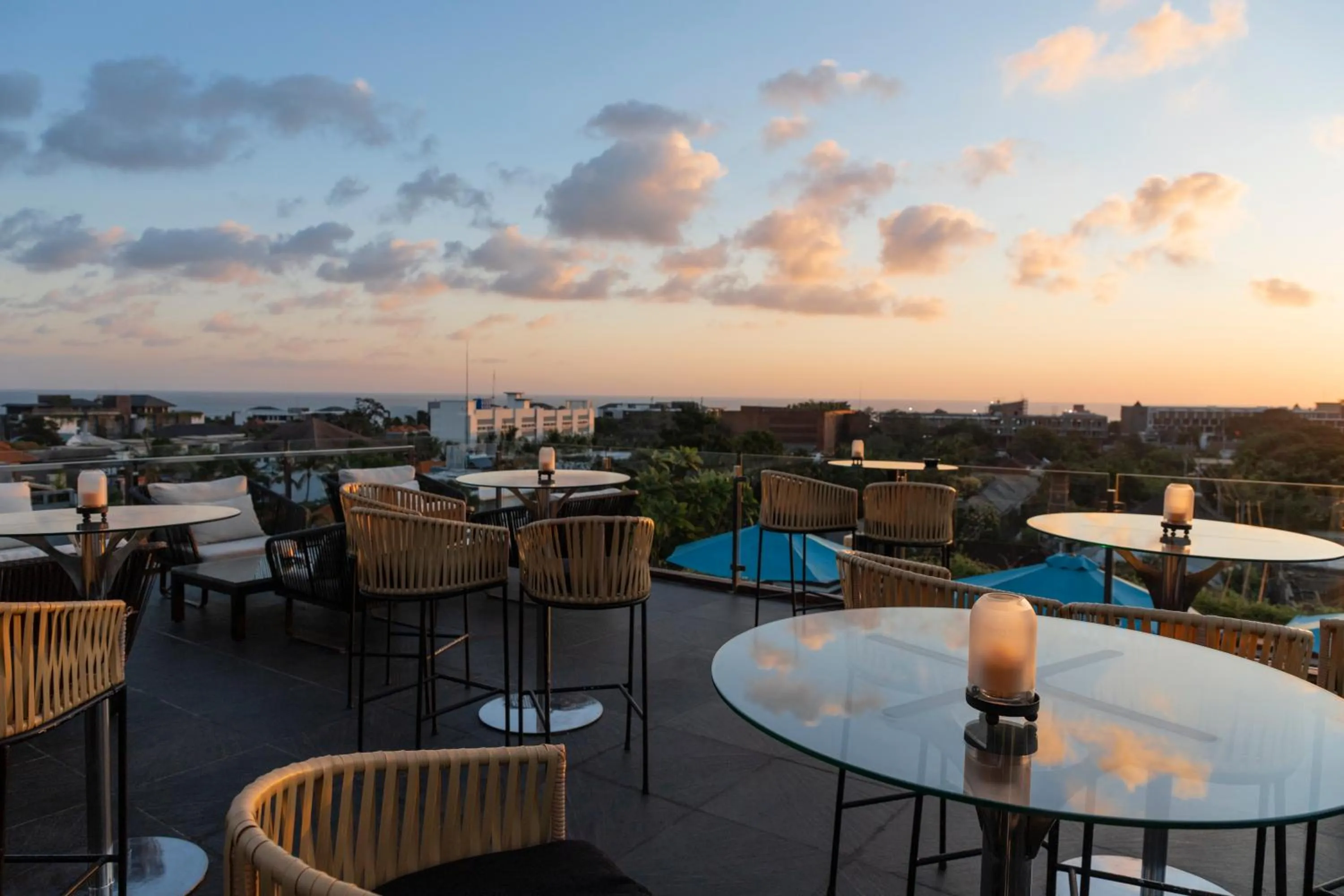 Restaurant/places to eat in Imani Suites