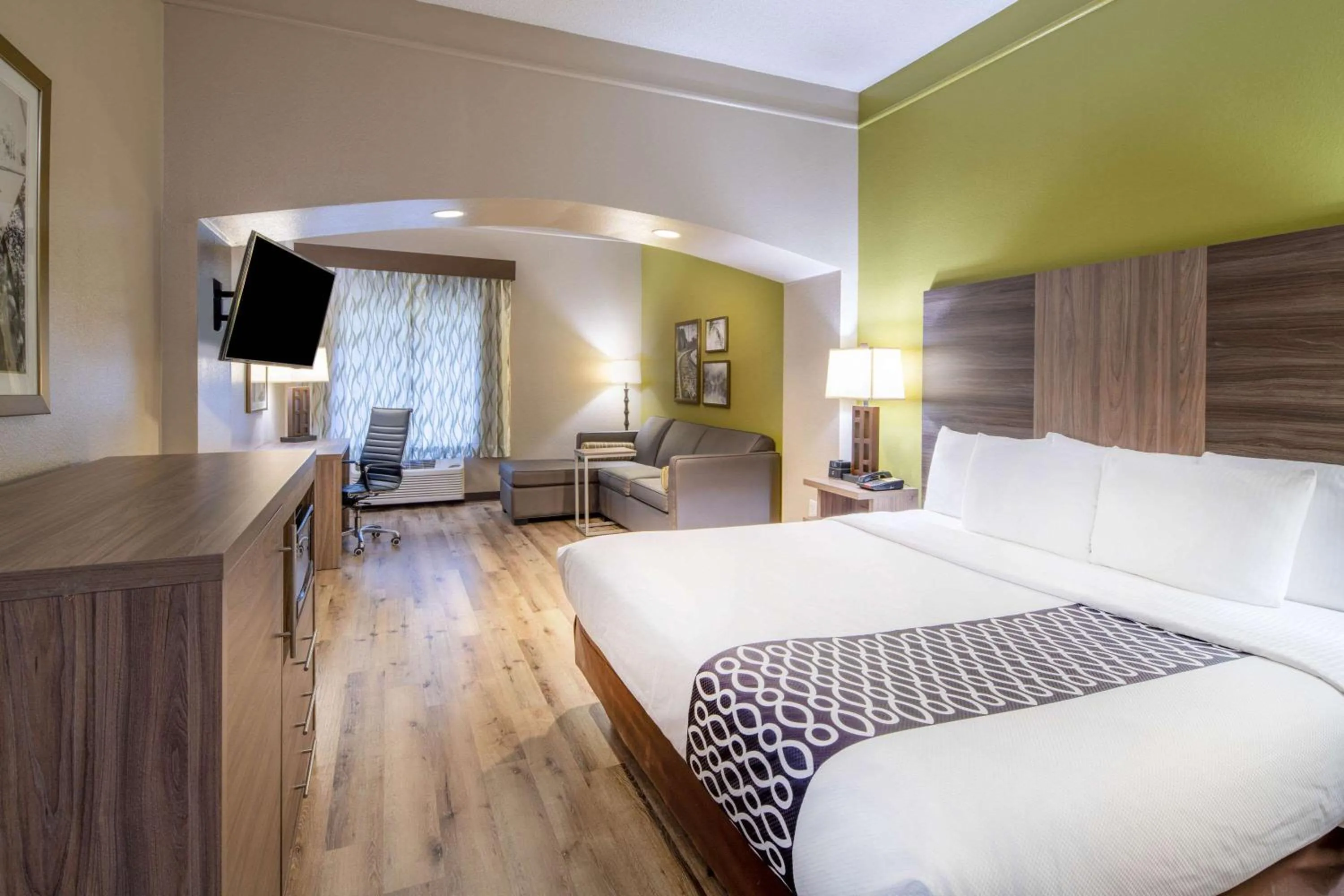 Photo of the whole room, Bed in La Quinta by Wyndham Atlanta Stockbridge