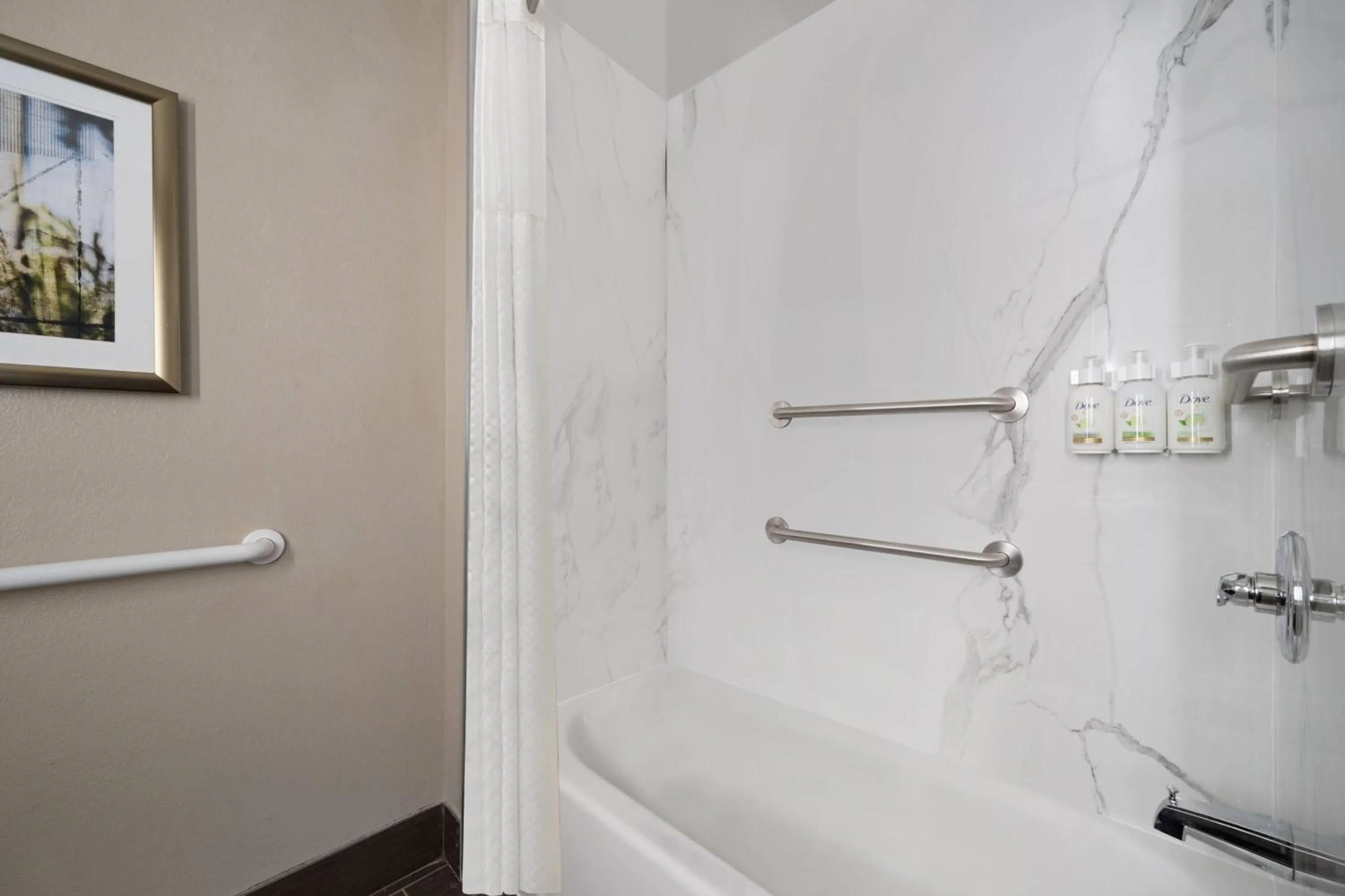 Bathroom in La Quinta by Wyndham Atlanta Stockbridge