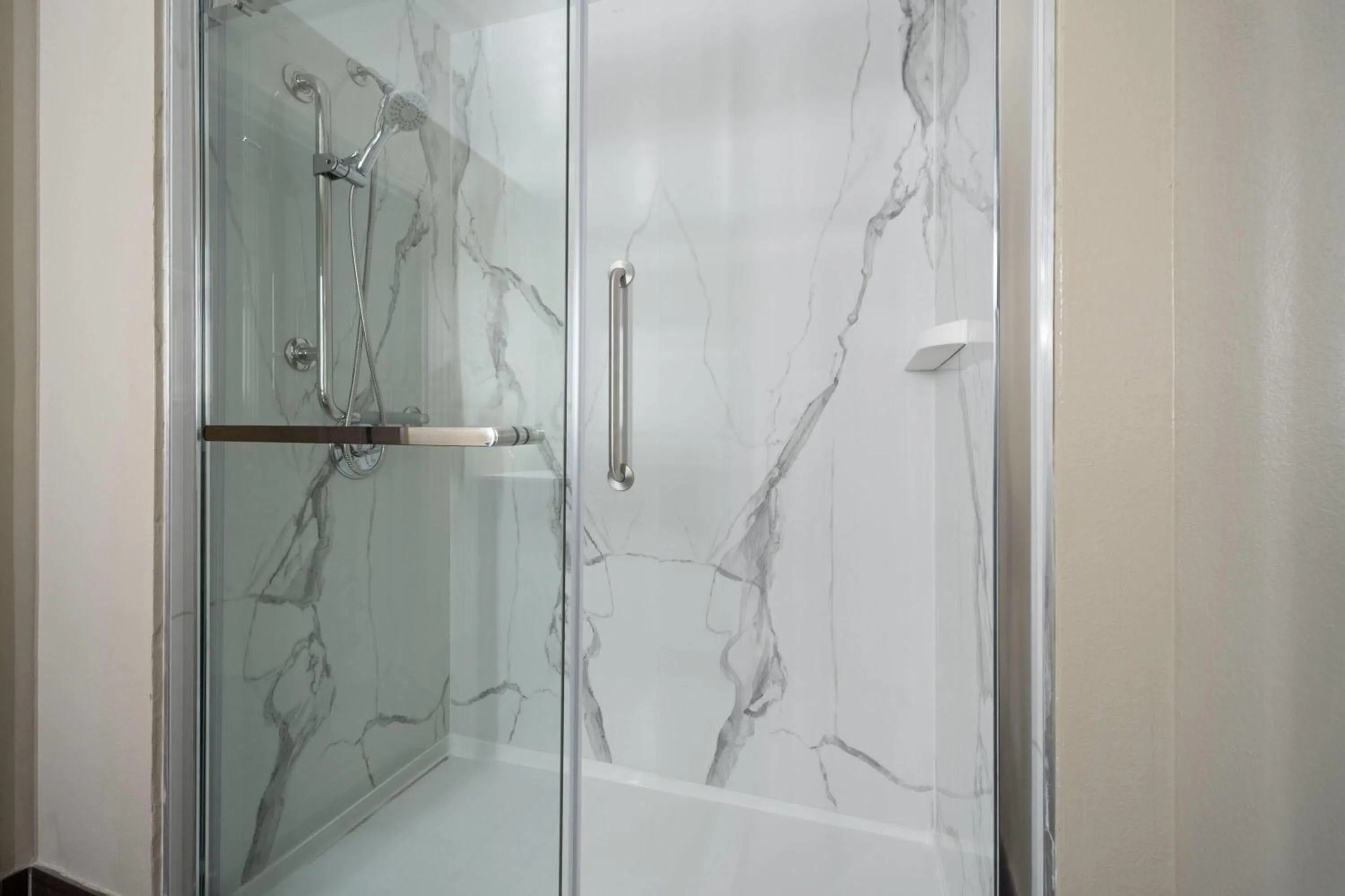 Bathroom in La Quinta by Wyndham Atlanta Stockbridge