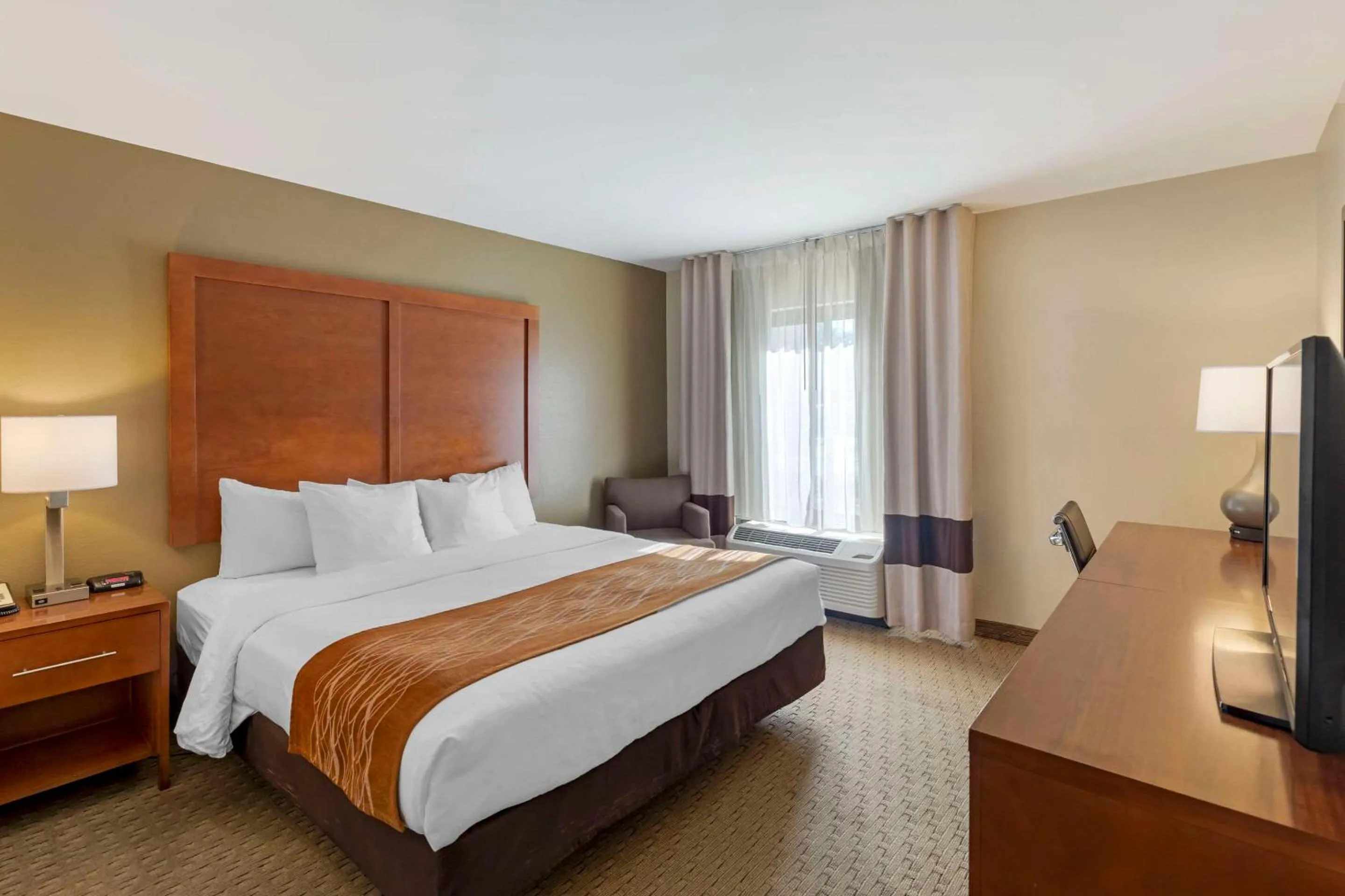 Bedroom, Bed in Comfort Inn Kennesaw