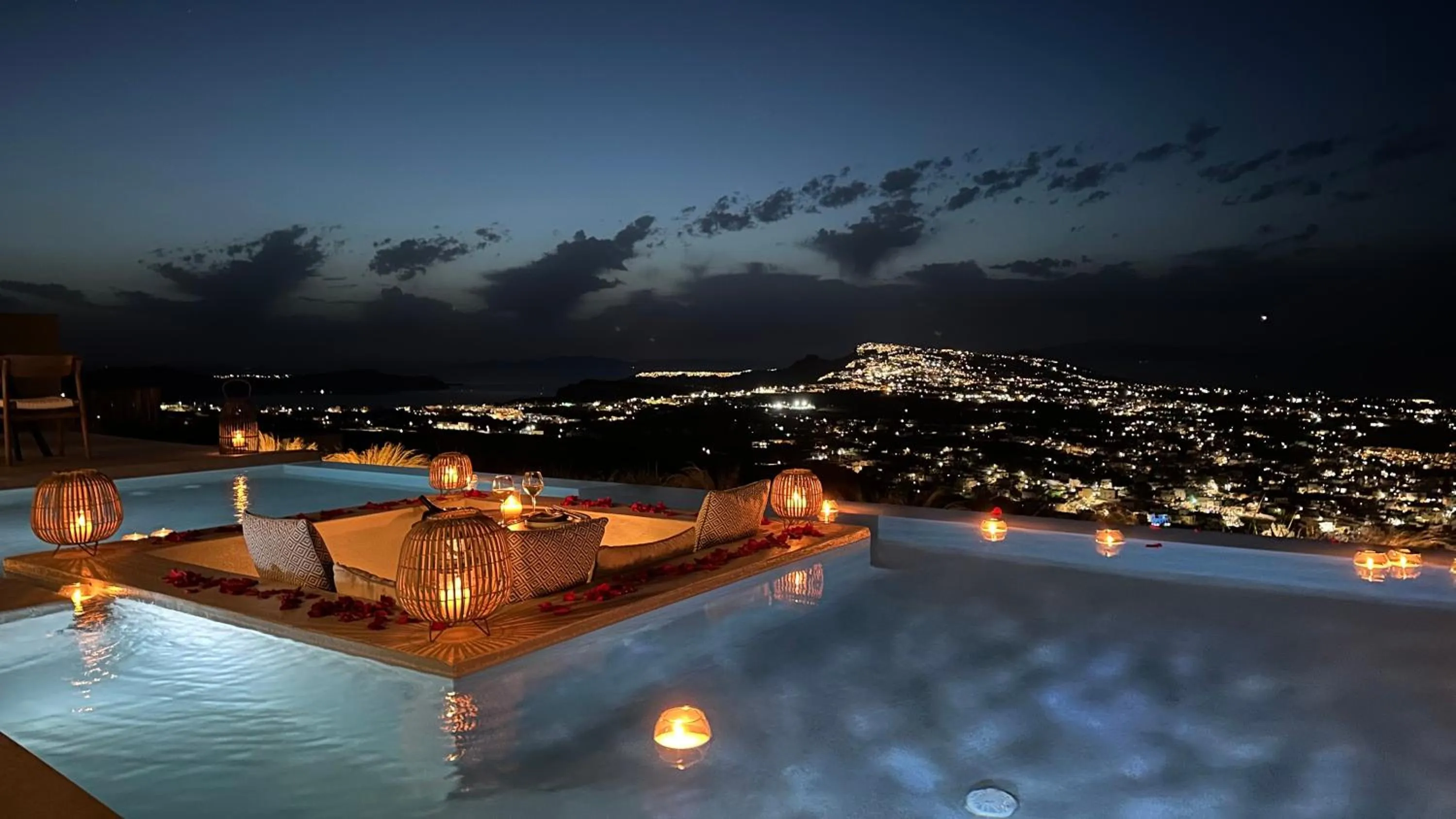 Restaurant/places to eat in North Santorini - A Luxury Spa Hotel