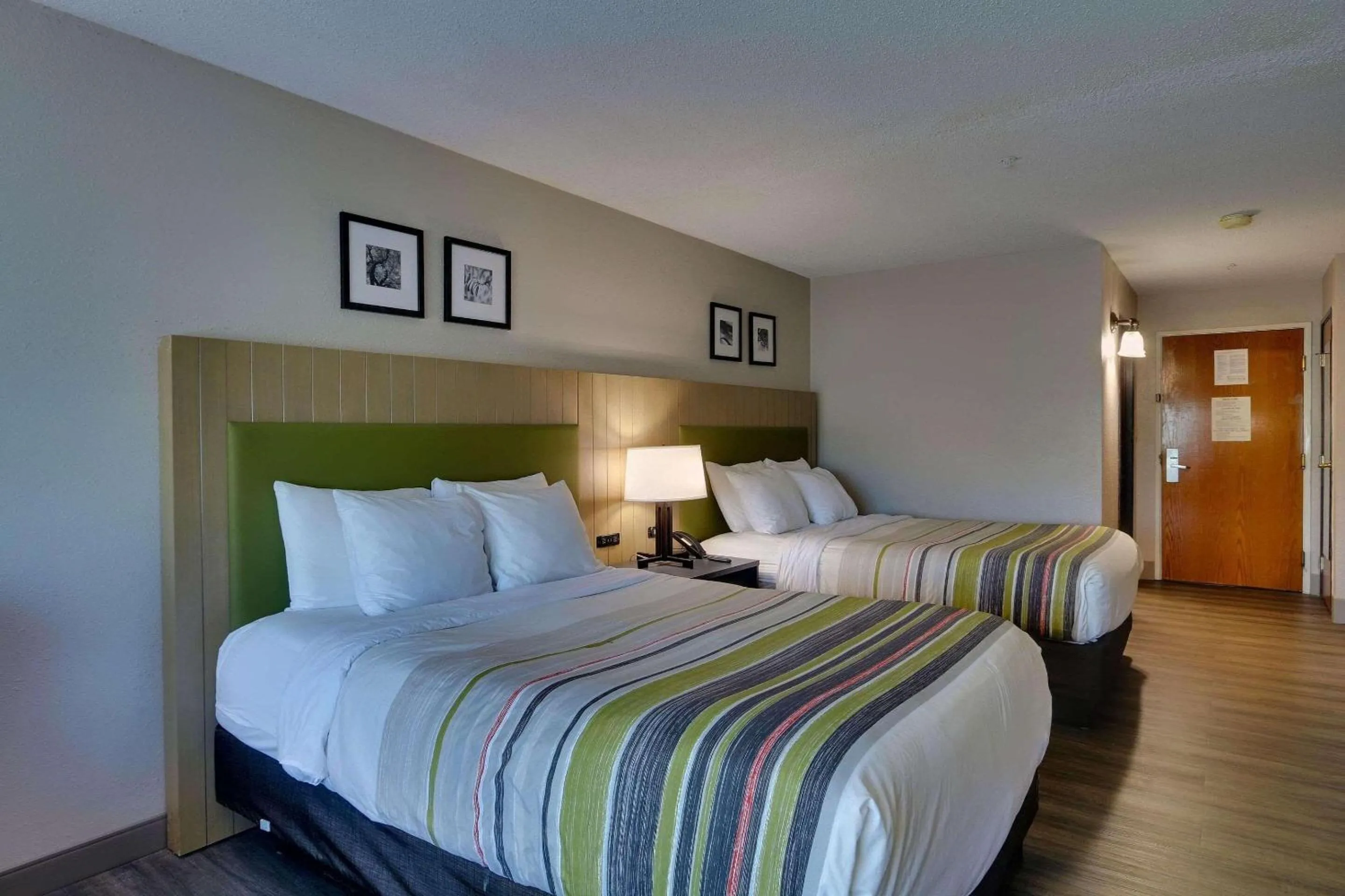 Bedroom, Bed in Country Inn & Suites by Radisson, Savannah Gateway, GA