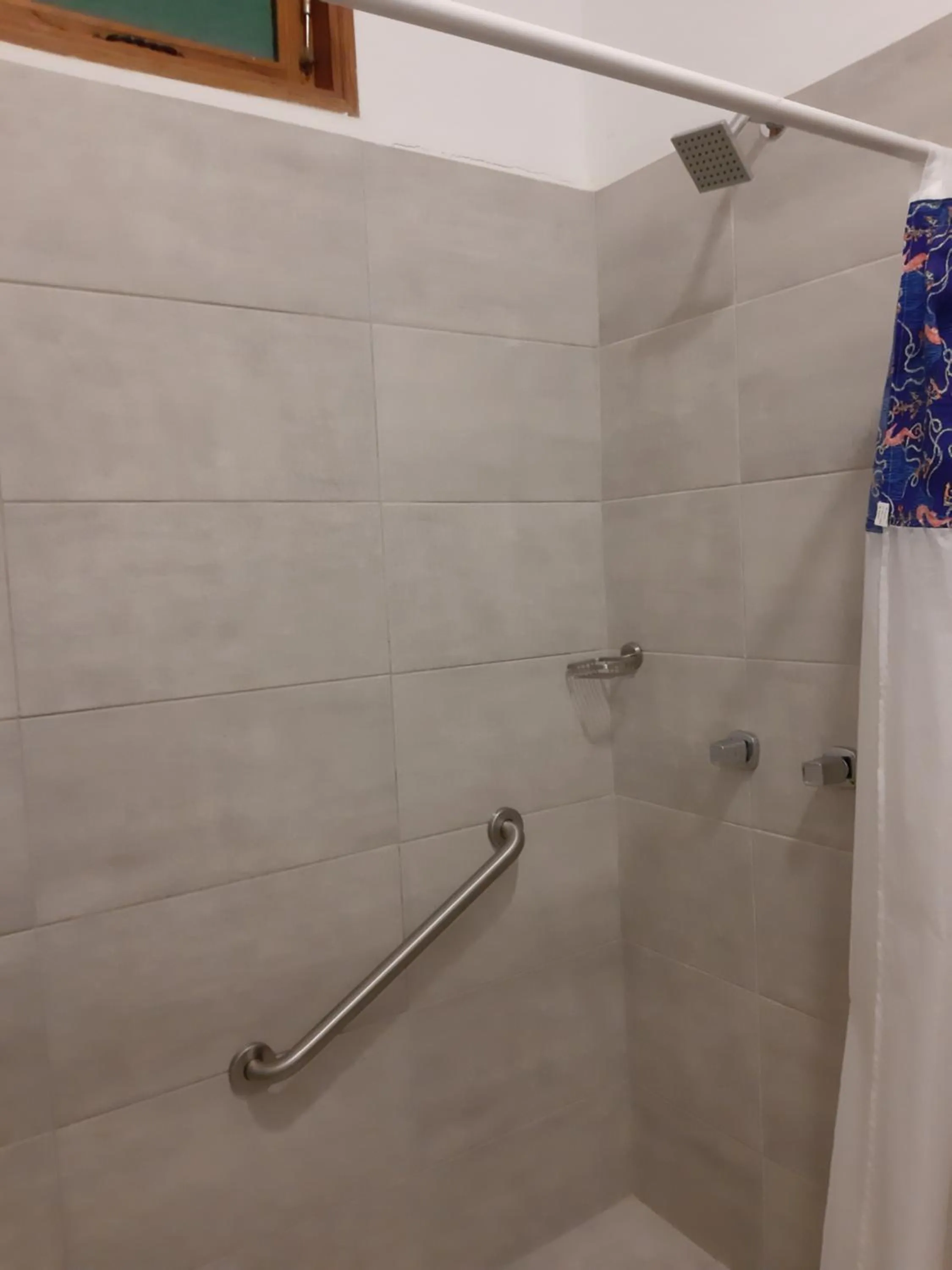 Shower in Hotel El Giro