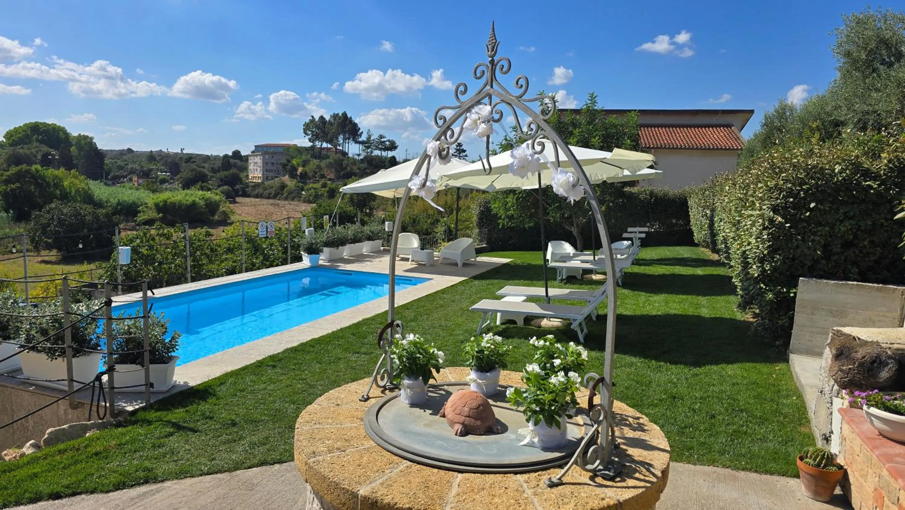 Garden in Villa Malvasio Pool and Jacuzzi Room Sassari