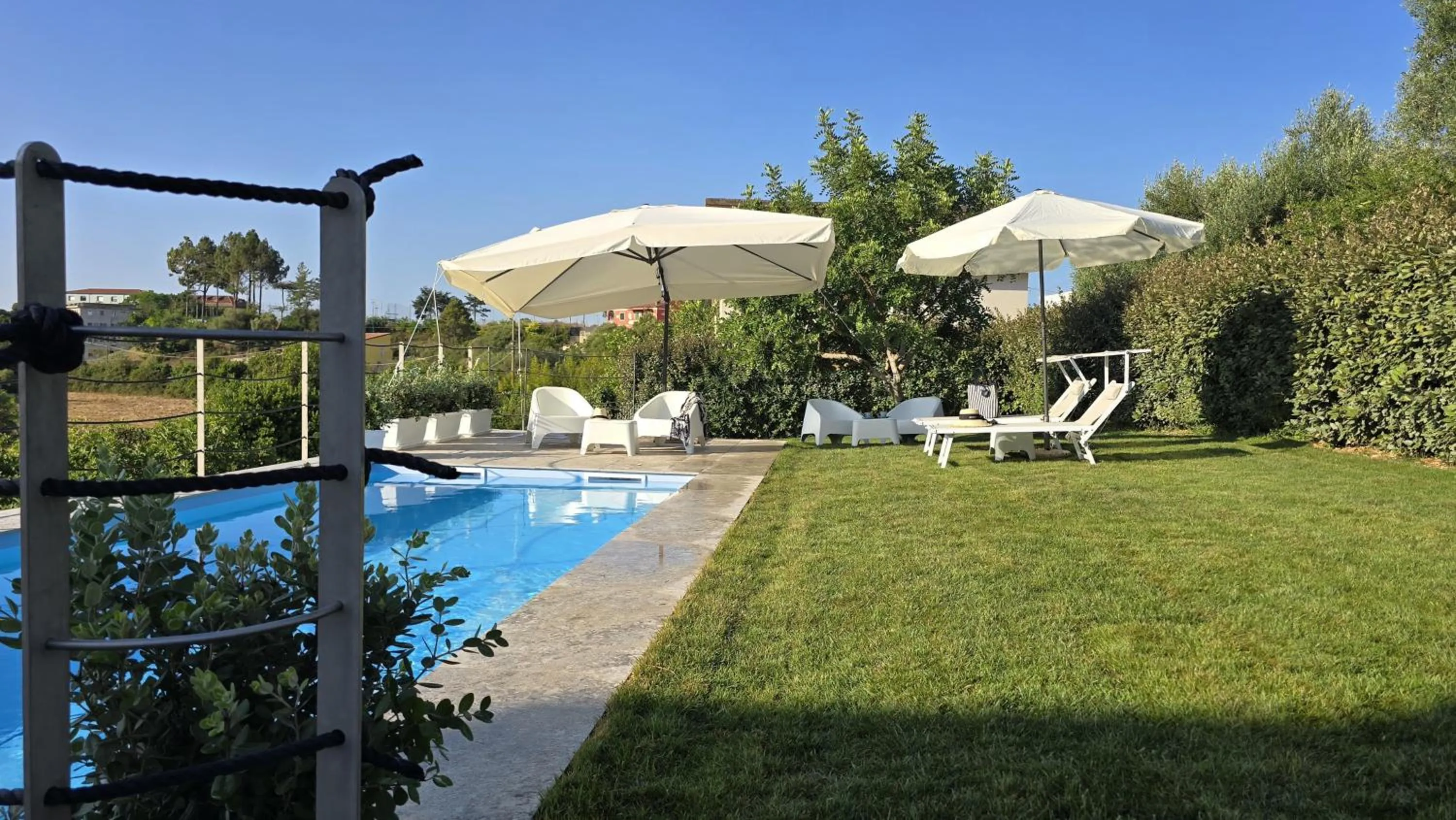 Garden in Villa Malvasio Pool and Jacuzzi Room Sassari