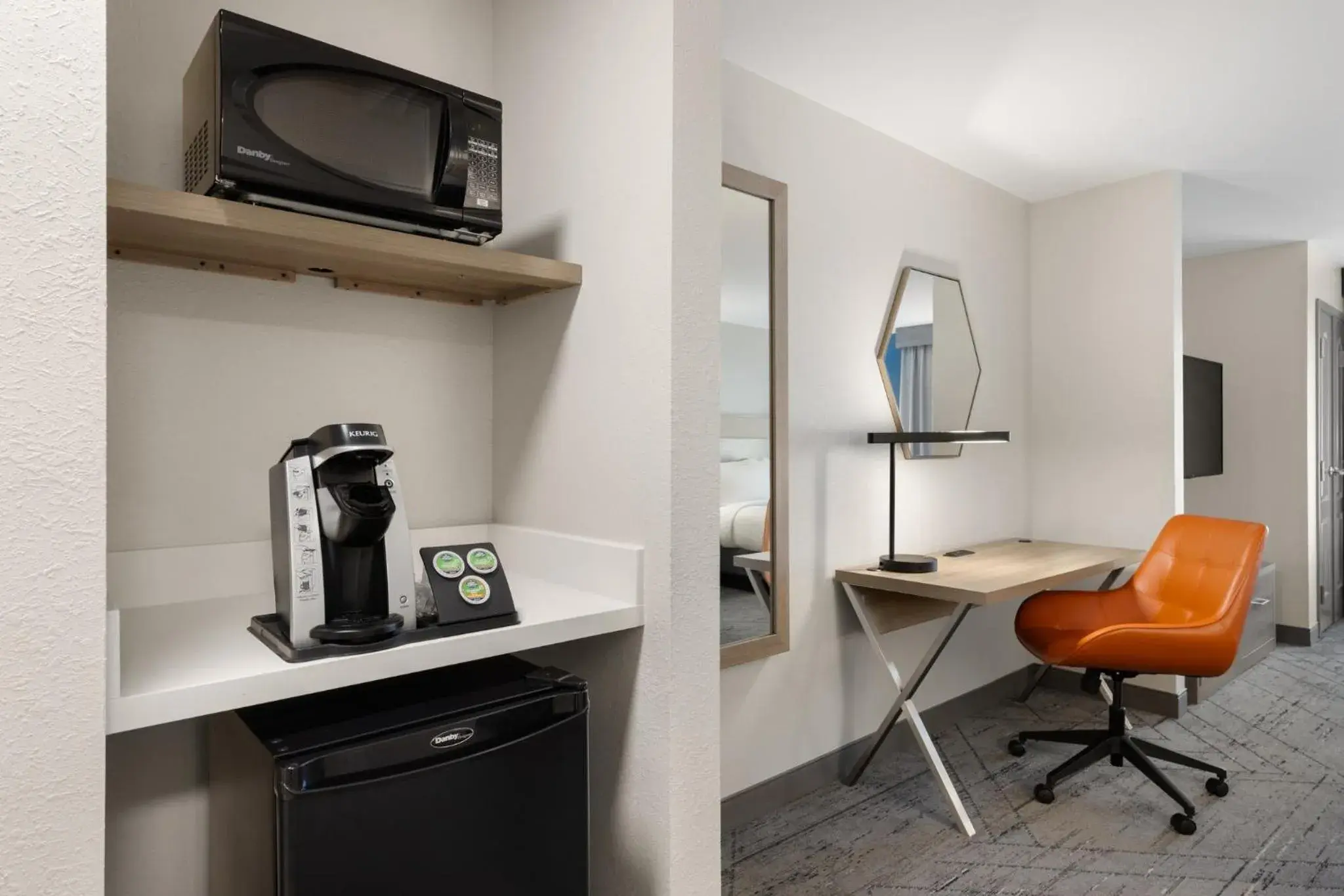 Standard King Room in Holiday Inn Express Savannah Airport by IHG Standard King Room in Holiday Inn Express Savannah Airport by IHG