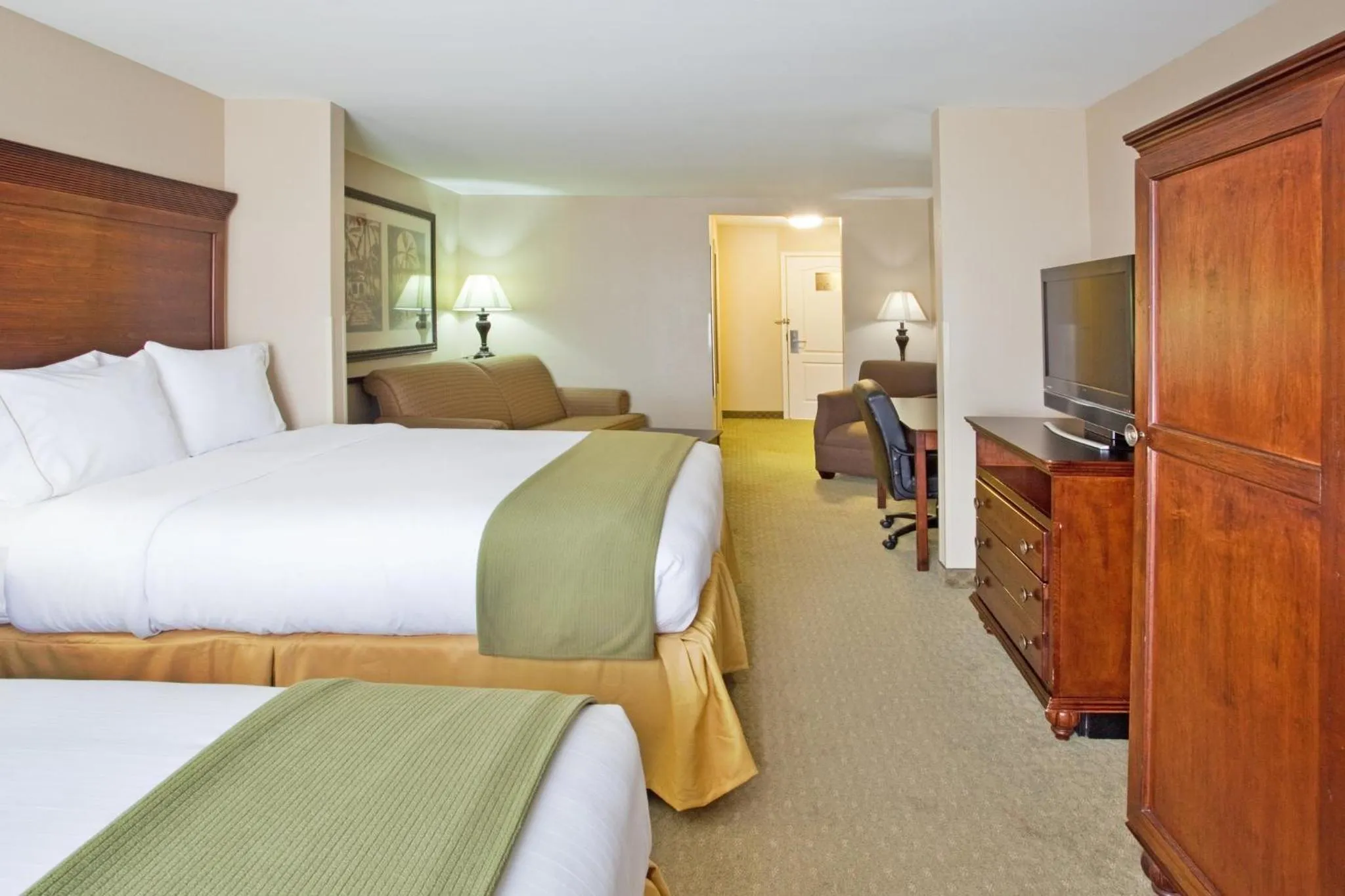 Photo of the whole room, Bed in Holiday Inn Express Savannah Airport by IHG