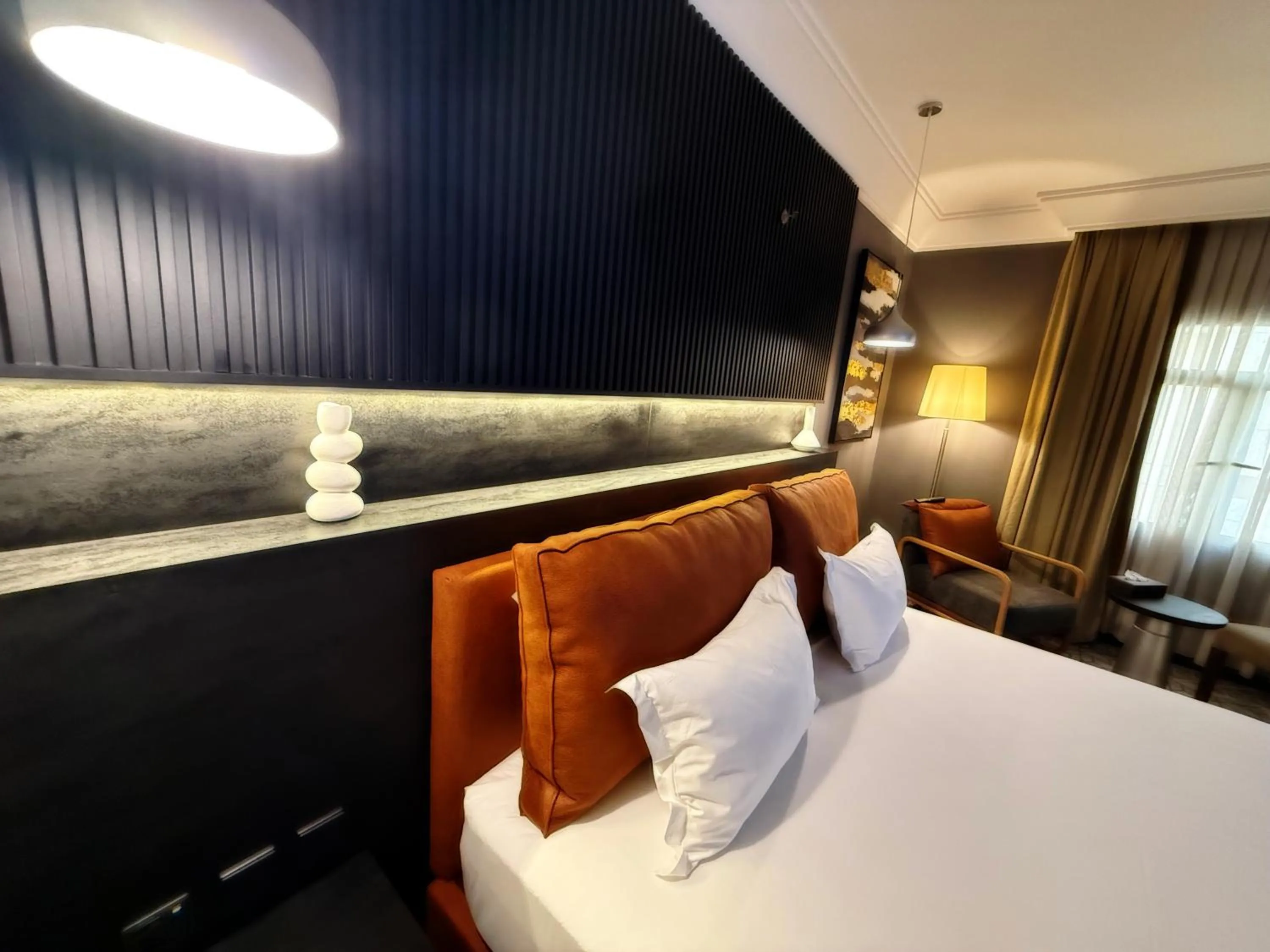 Bedroom, Bed in Crown Town Hotel