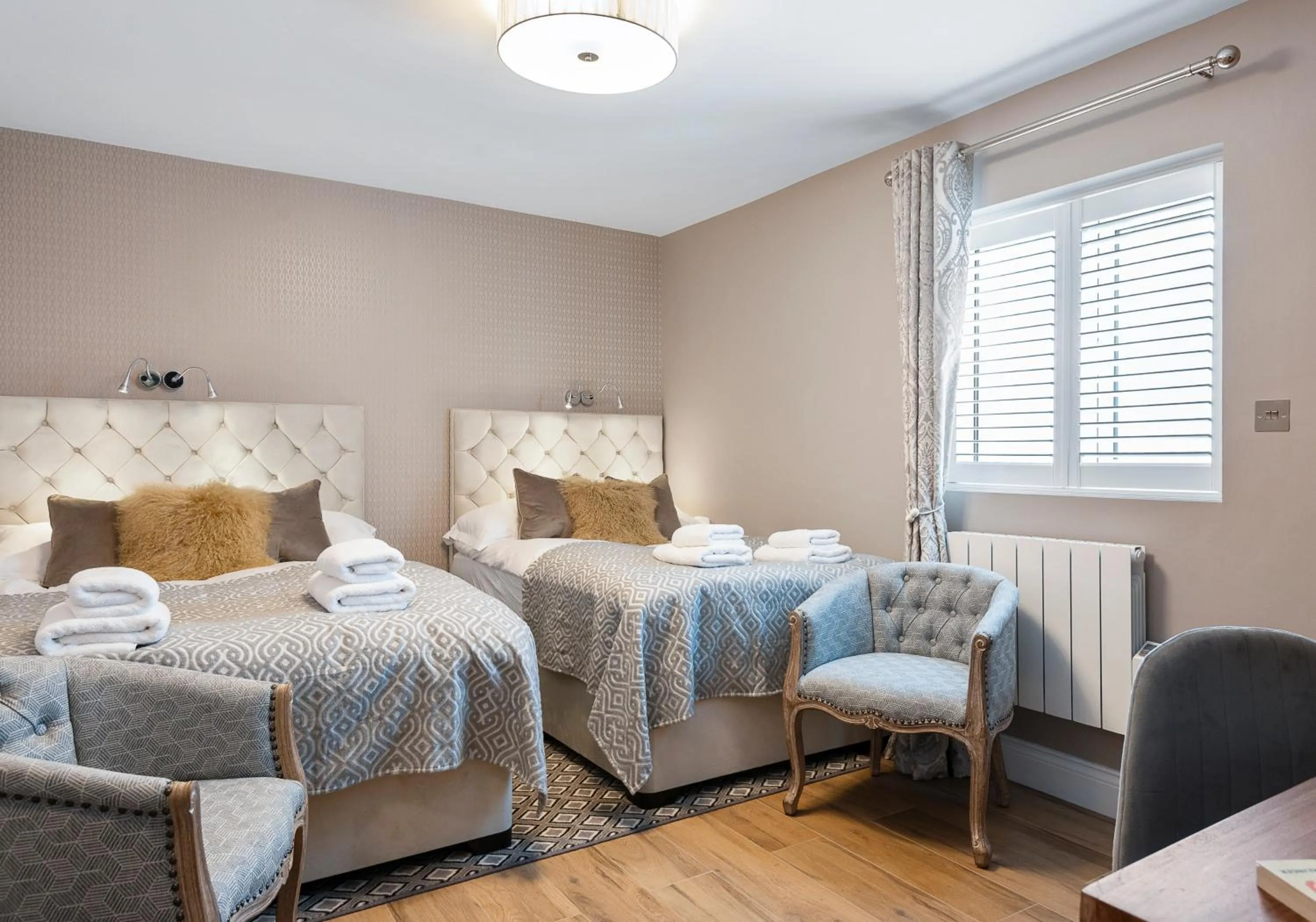 Bedroom, Bed in Windsorian Experience