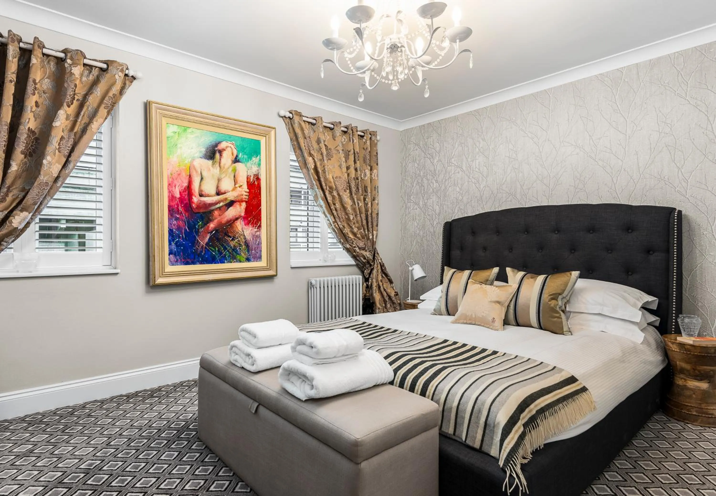 Bedroom, Bed in Windsorian Experience