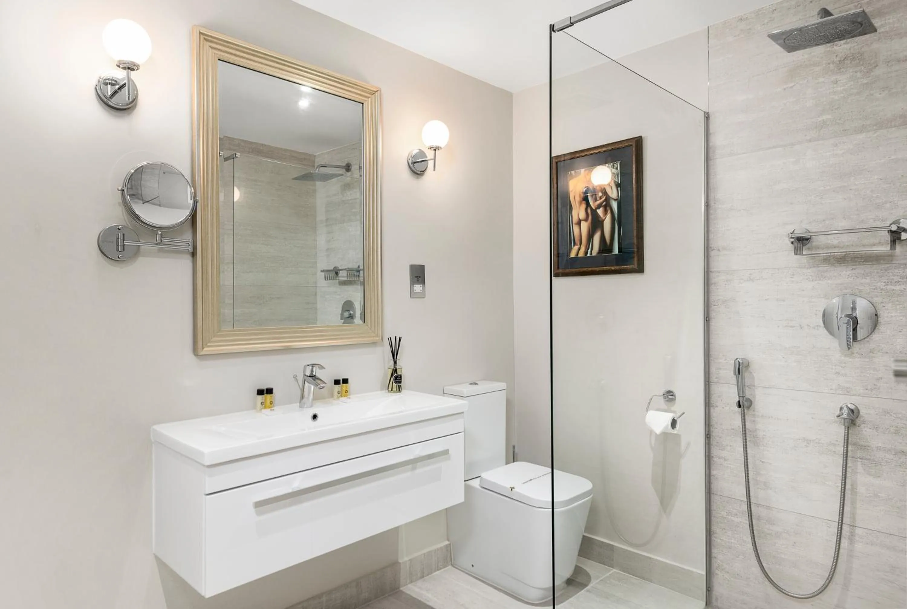 Bathroom in Windsorian Experience