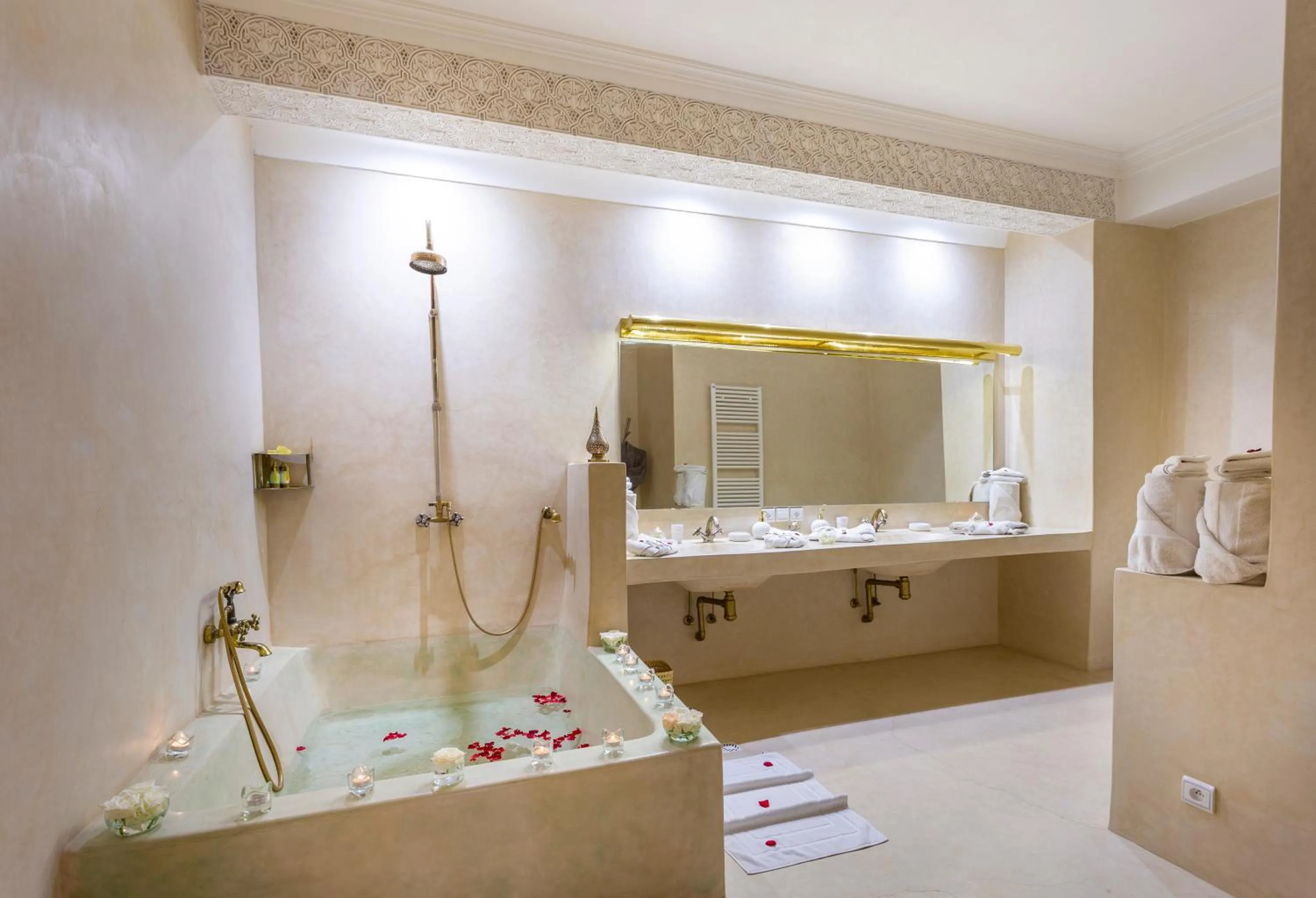 Shower in Riad Azahar