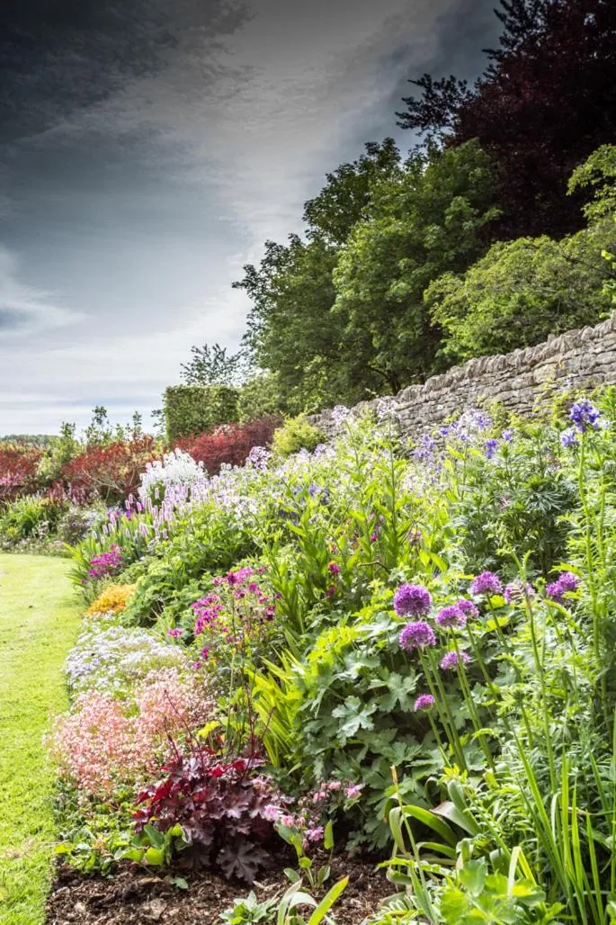 Property building in Aylworth Manor