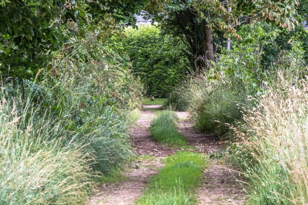 Property building in Aylworth Manor