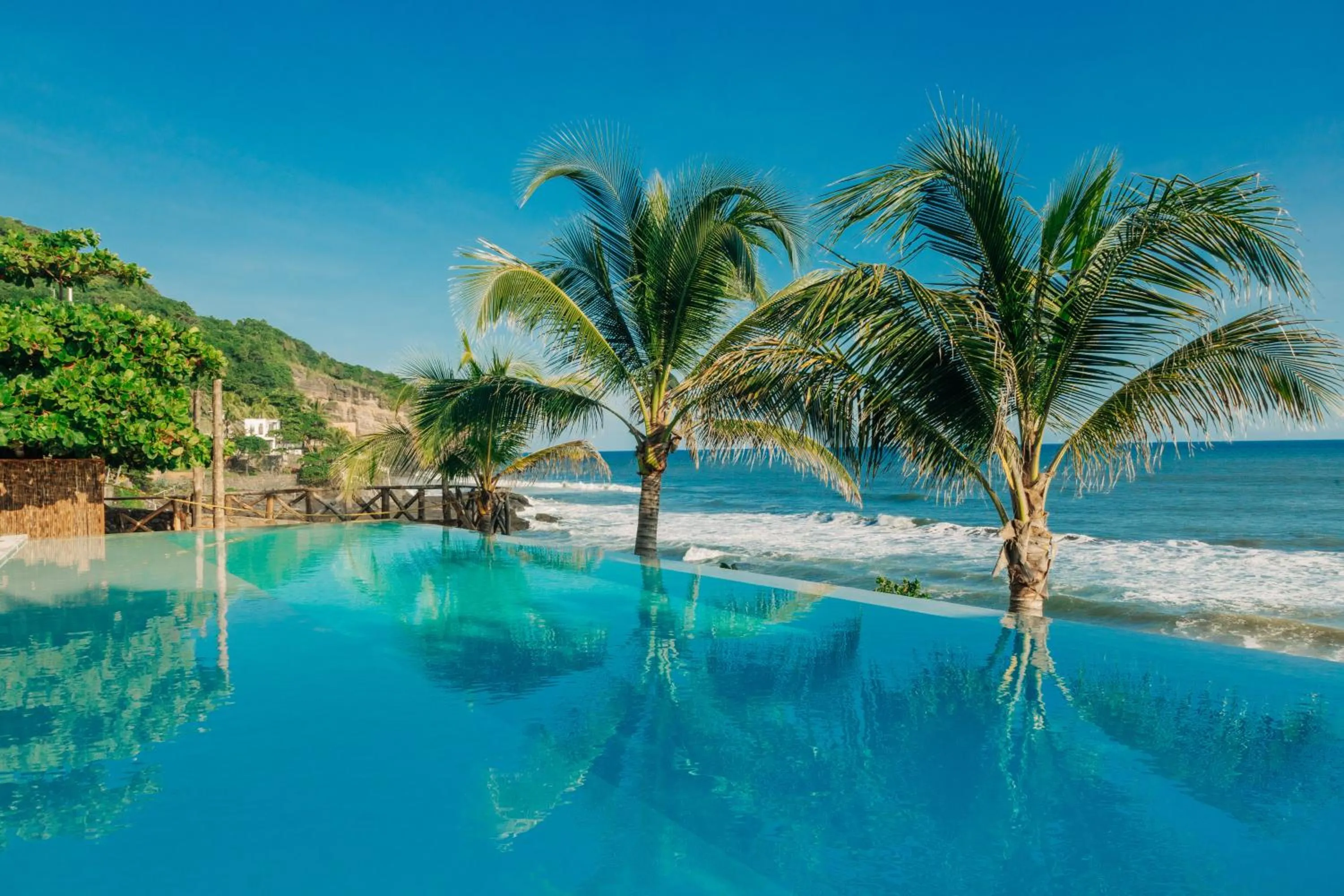 Puro Surf Hotel & Performance Academy