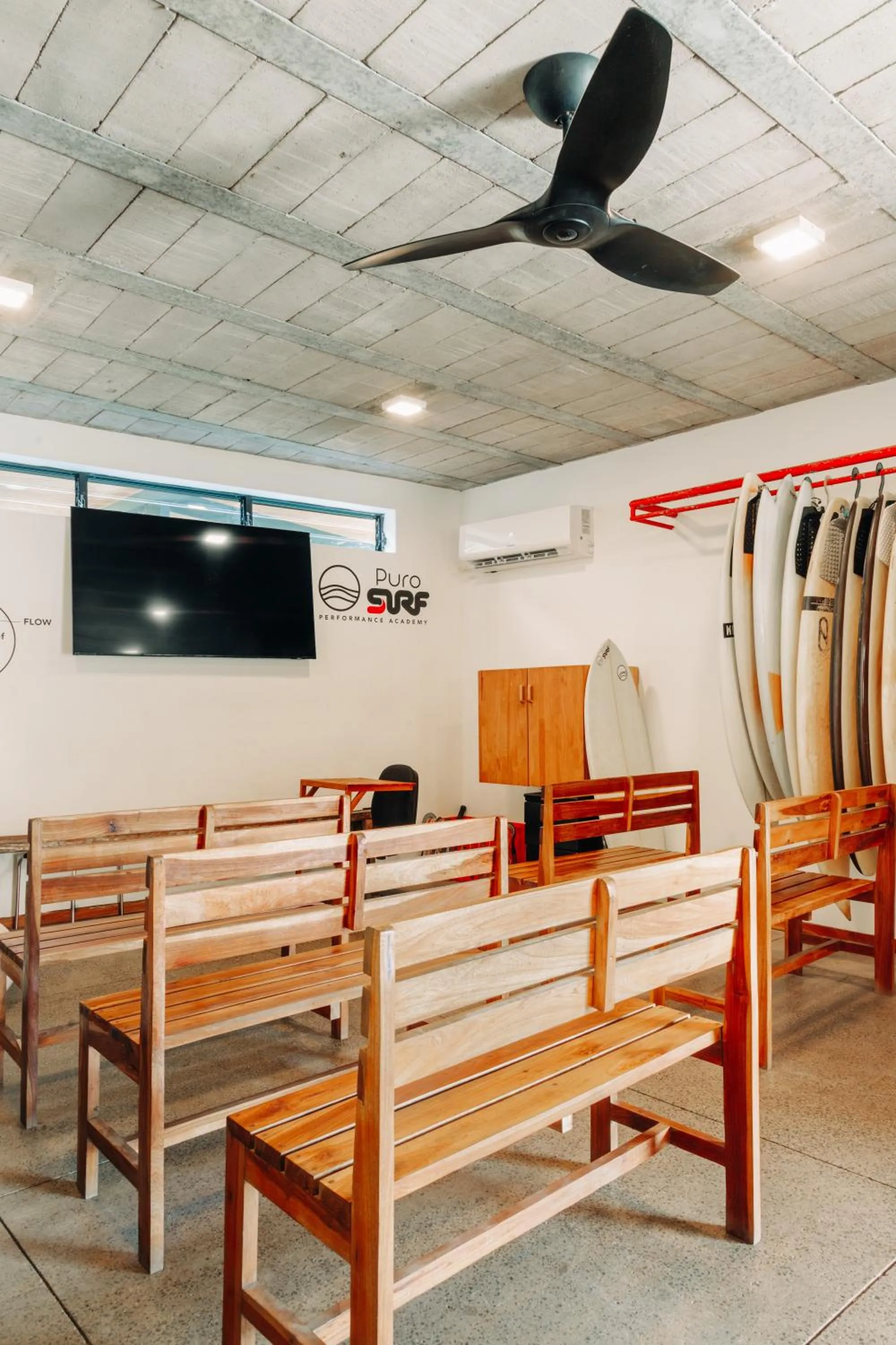 Puro Surf Hotel & Performance Academy
