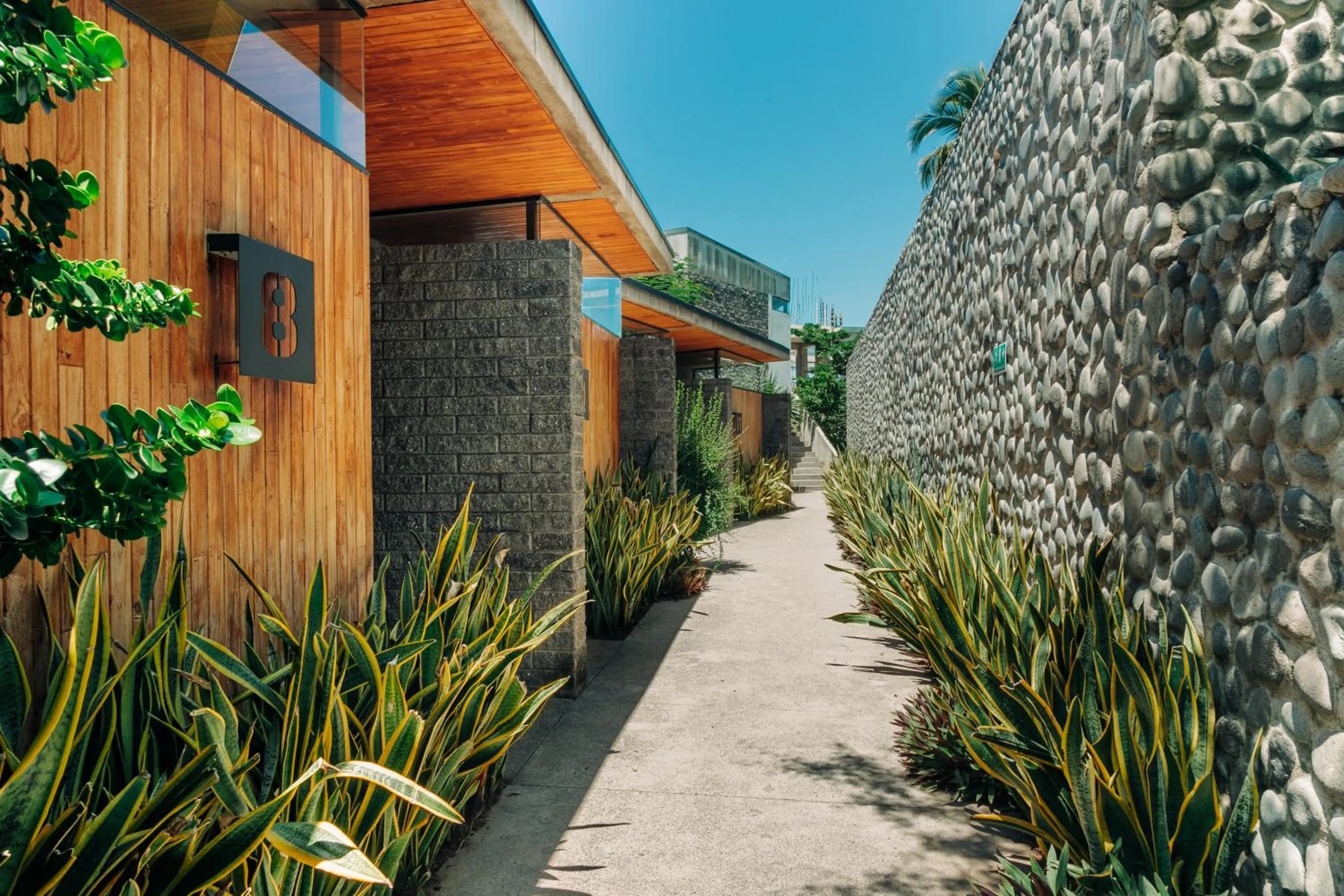 Puro Surf Hotel & Performance Academy