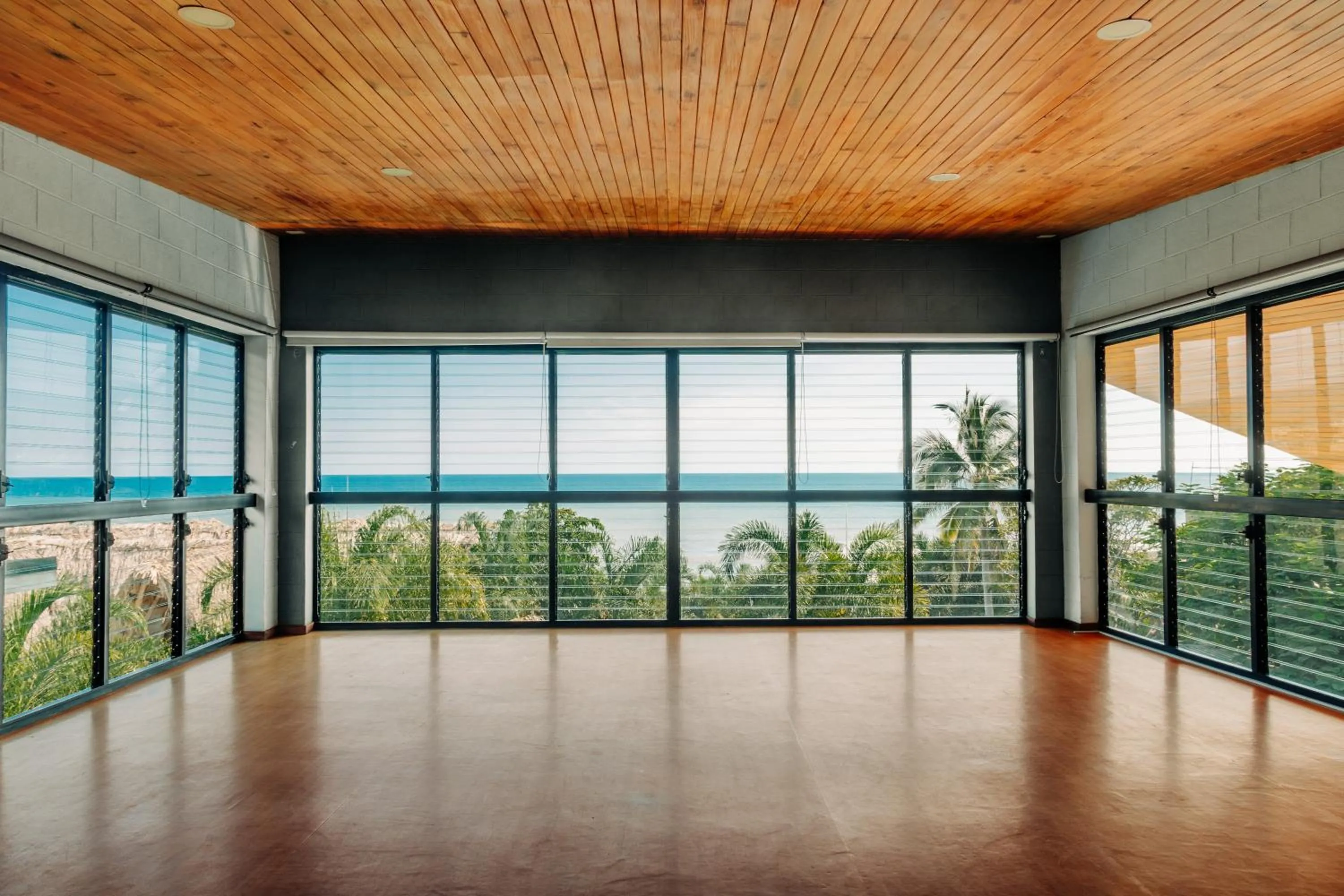 Puro Surf Hotel & Performance Academy