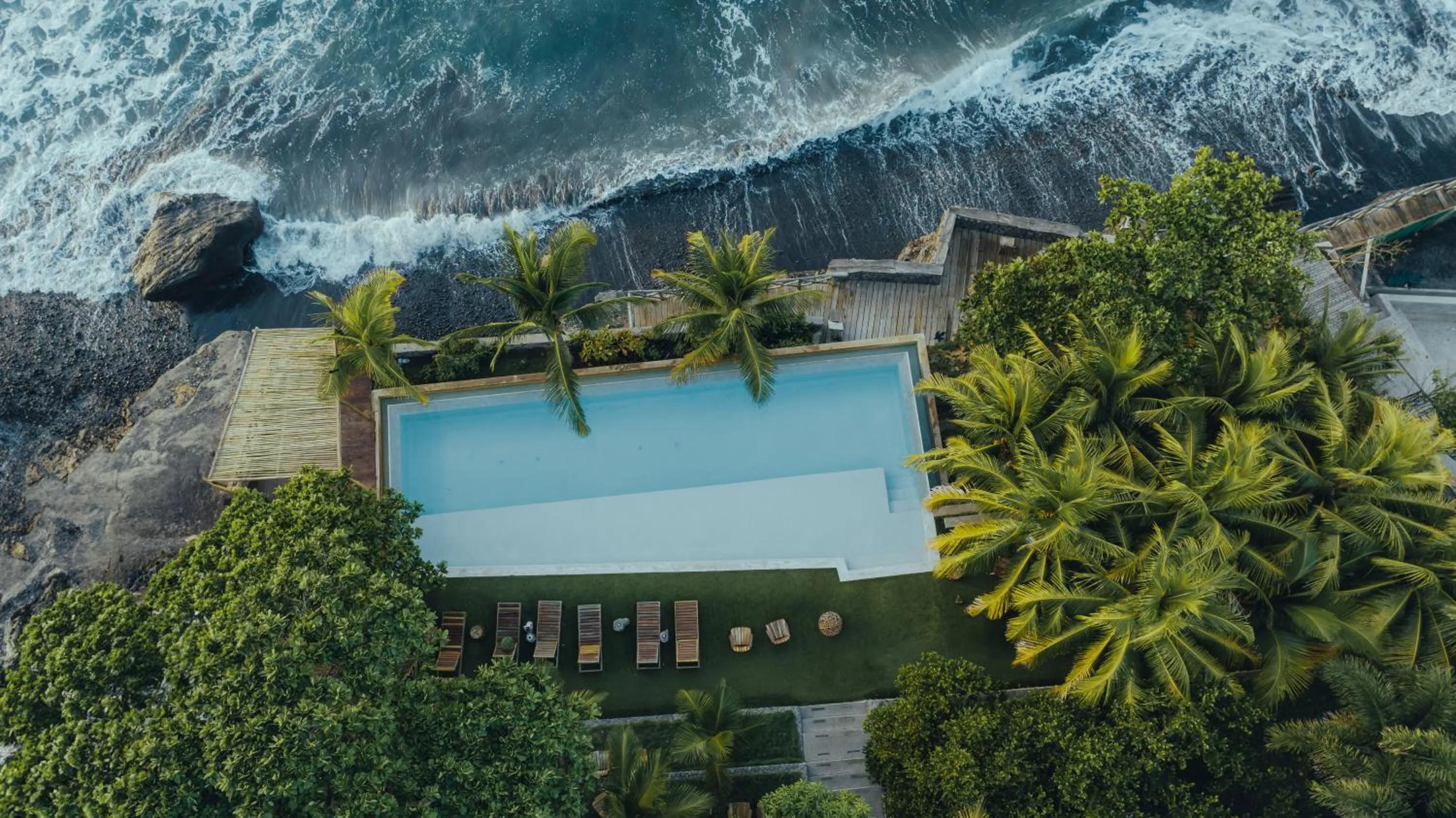 Puro Surf Hotel & Performance Academy