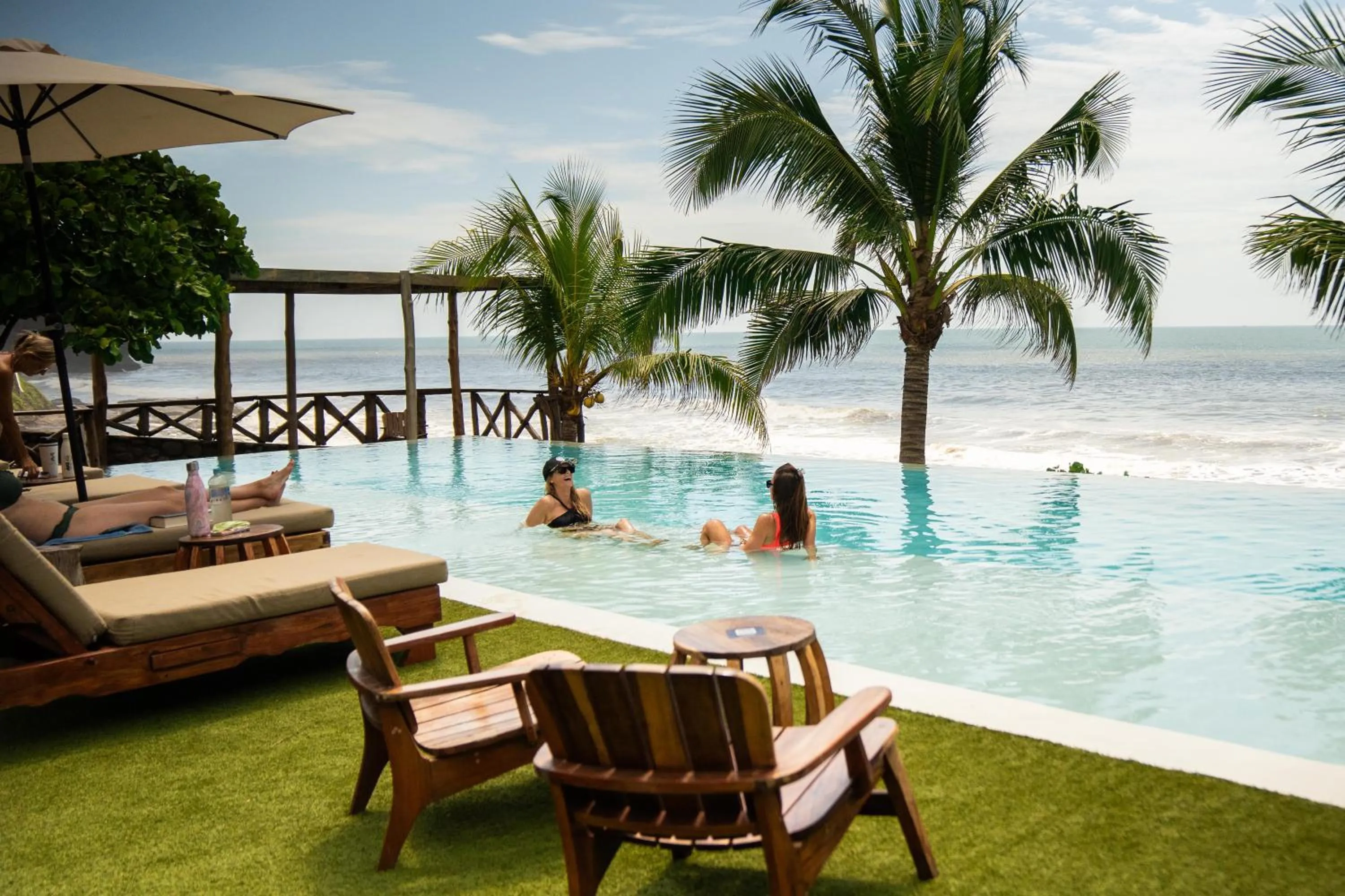 Puro Surf Hotel & Performance Academy