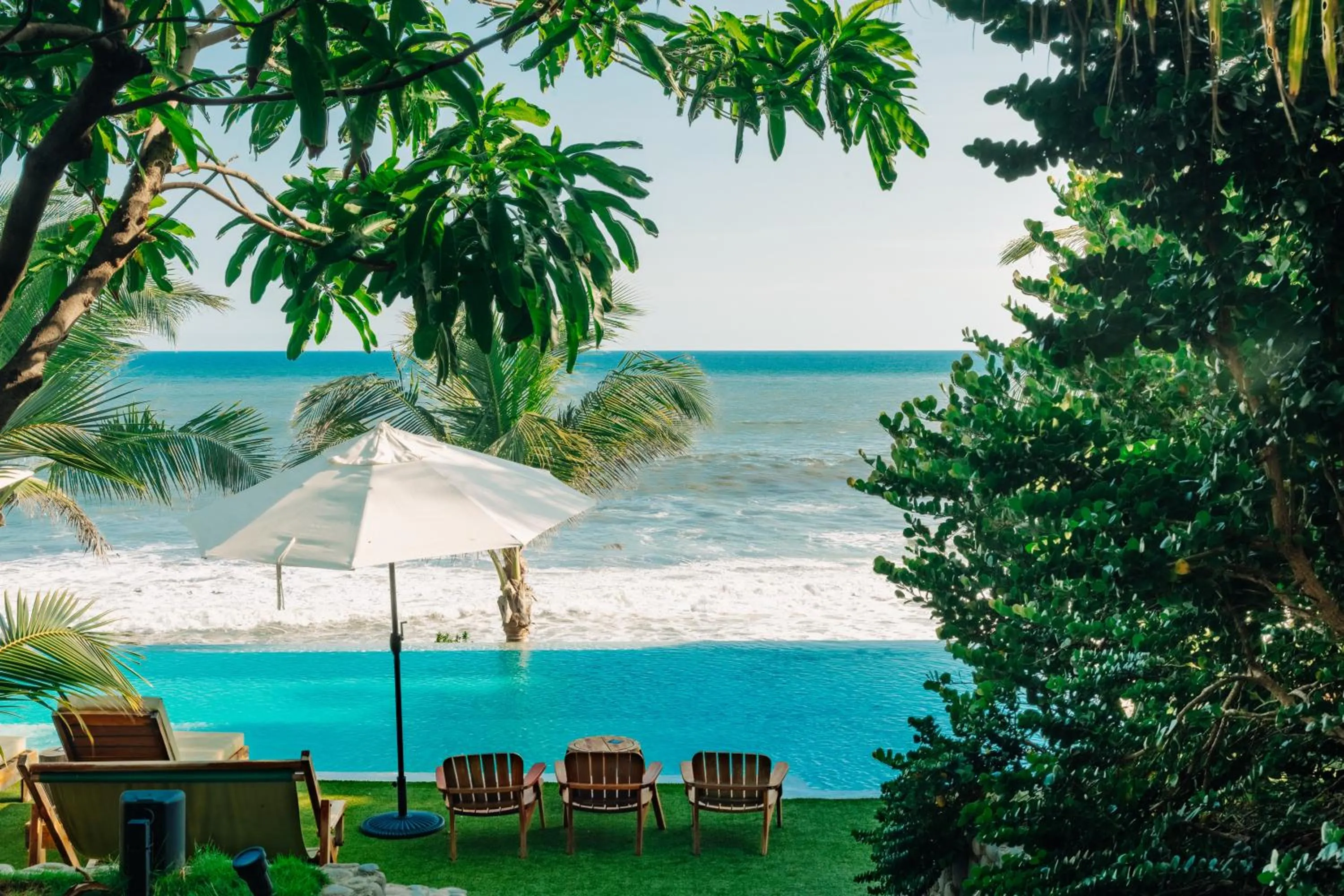 Puro Surf Hotel & Performance Academy