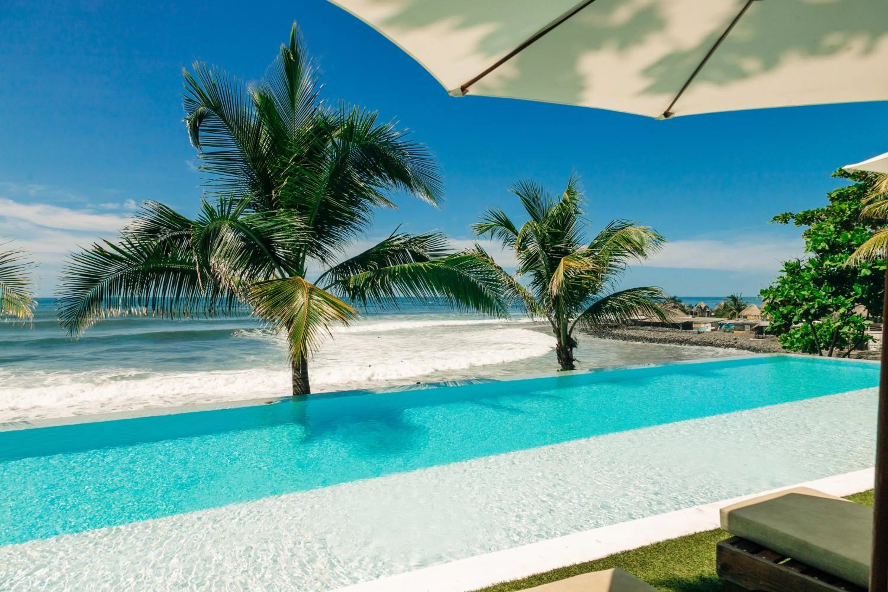 Puro Surf Hotel & Performance Academy