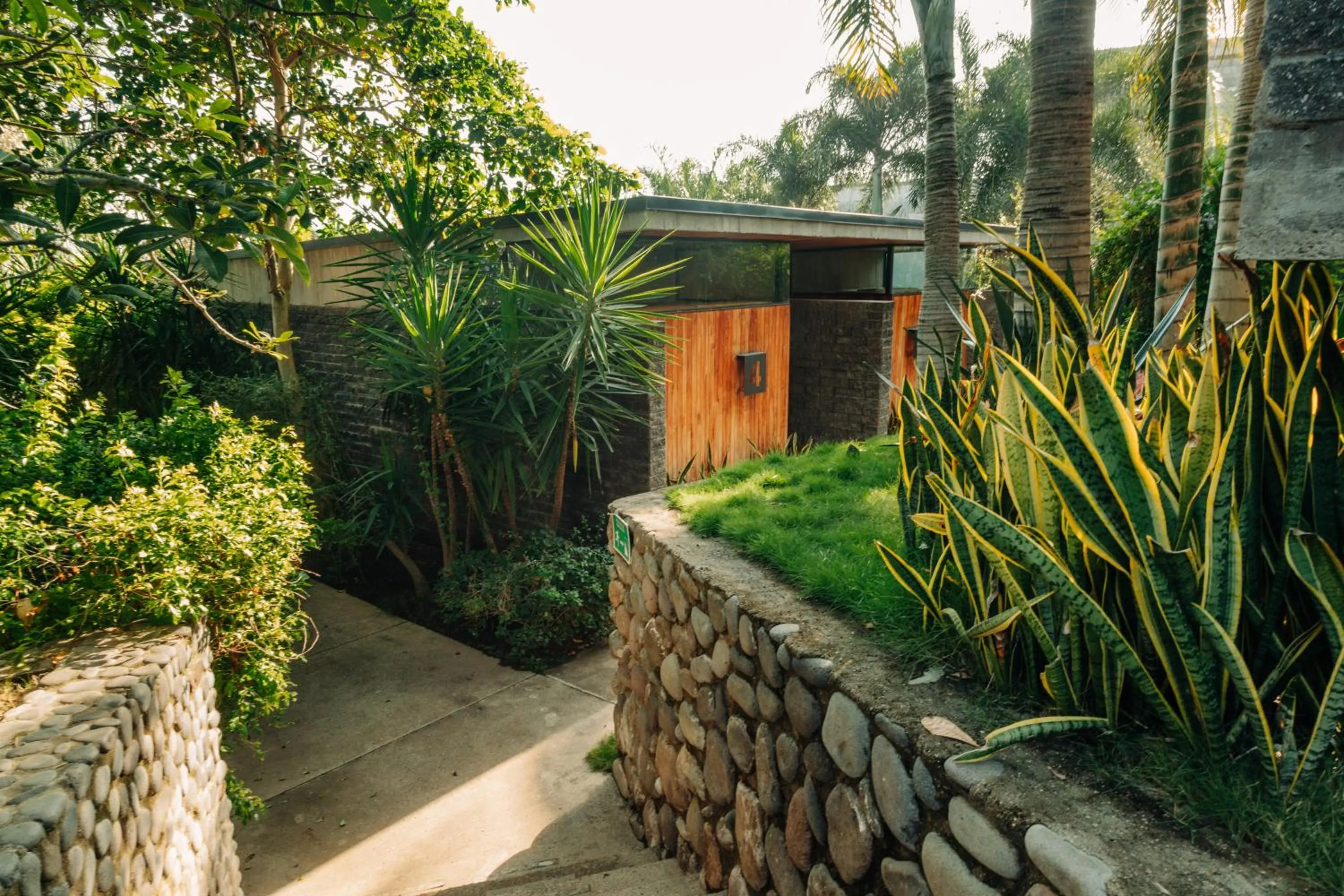 Puro Surf Hotel & Performance Academy