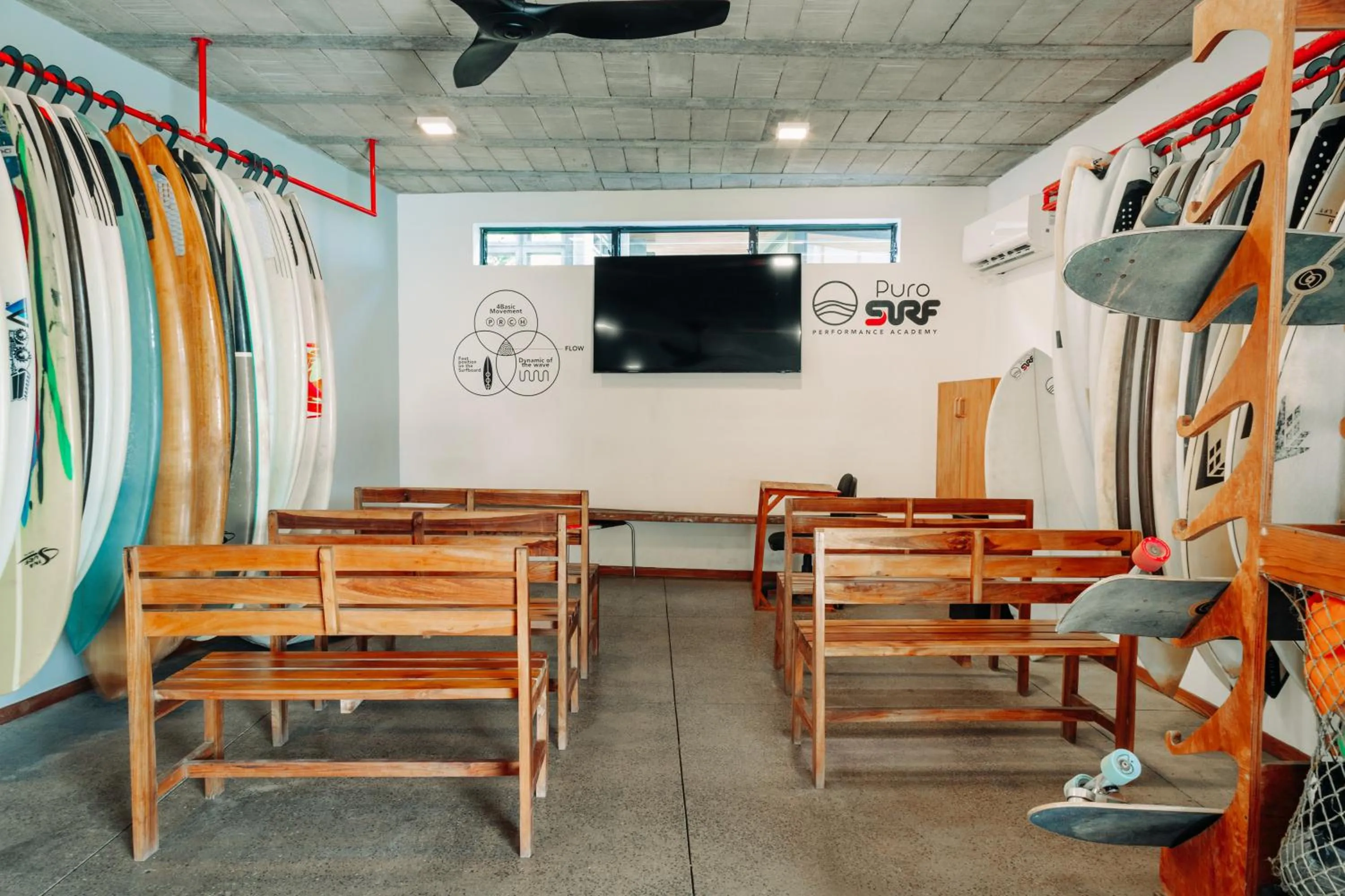 Puro Surf Hotel & Performance Academy
