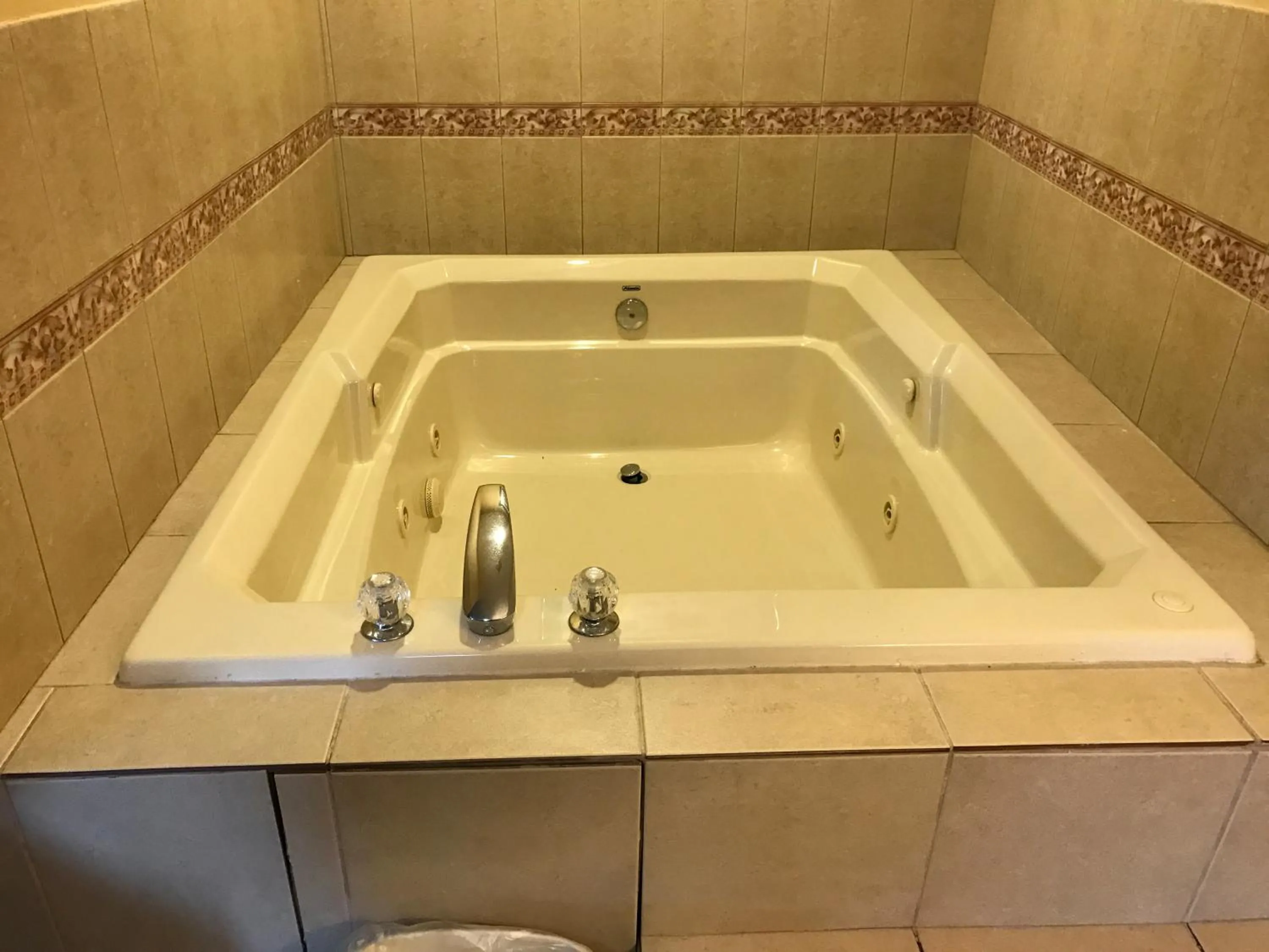 Bedroom in Sunset Motel