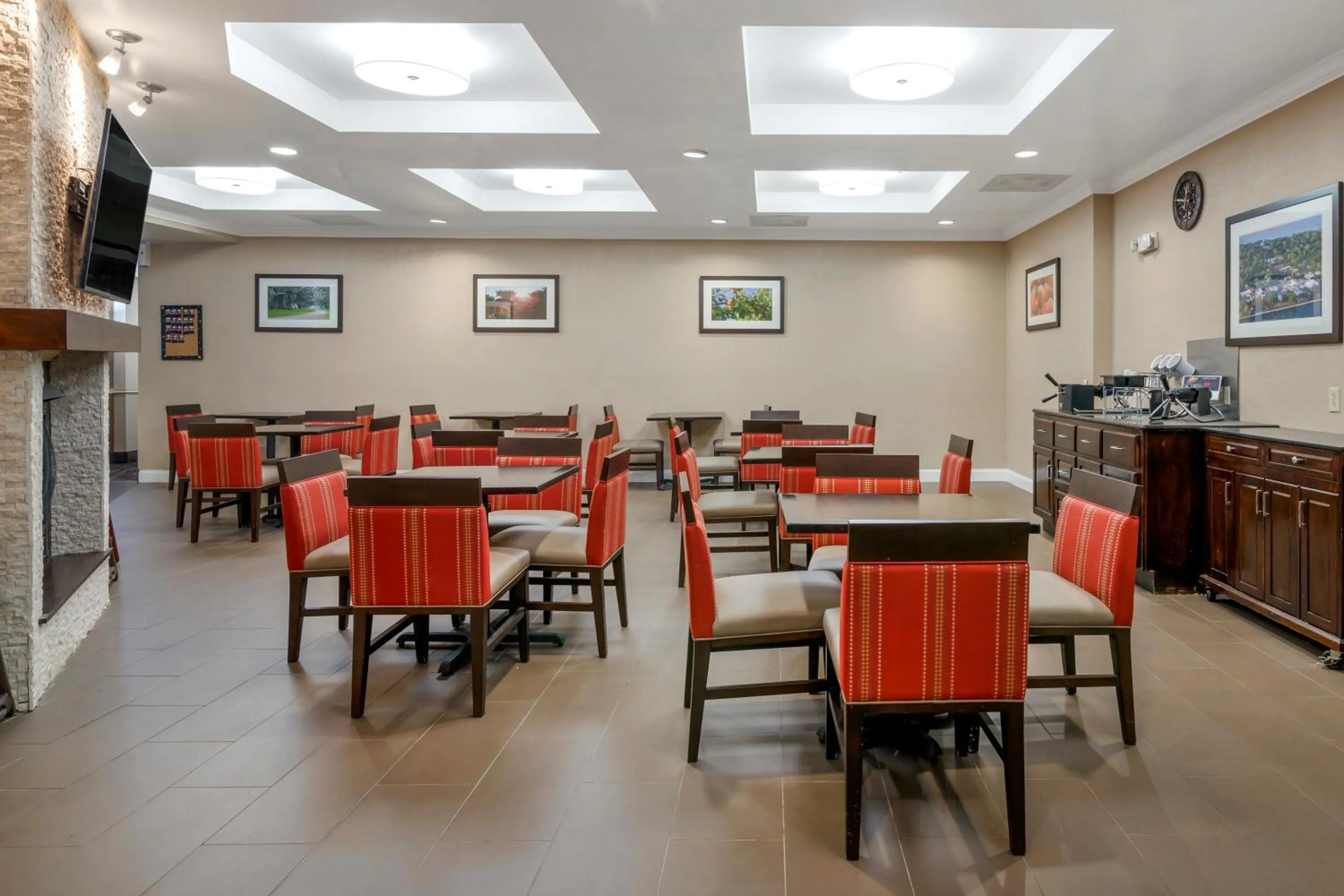 Property building in Comfort Suites near MCAS Beaufort