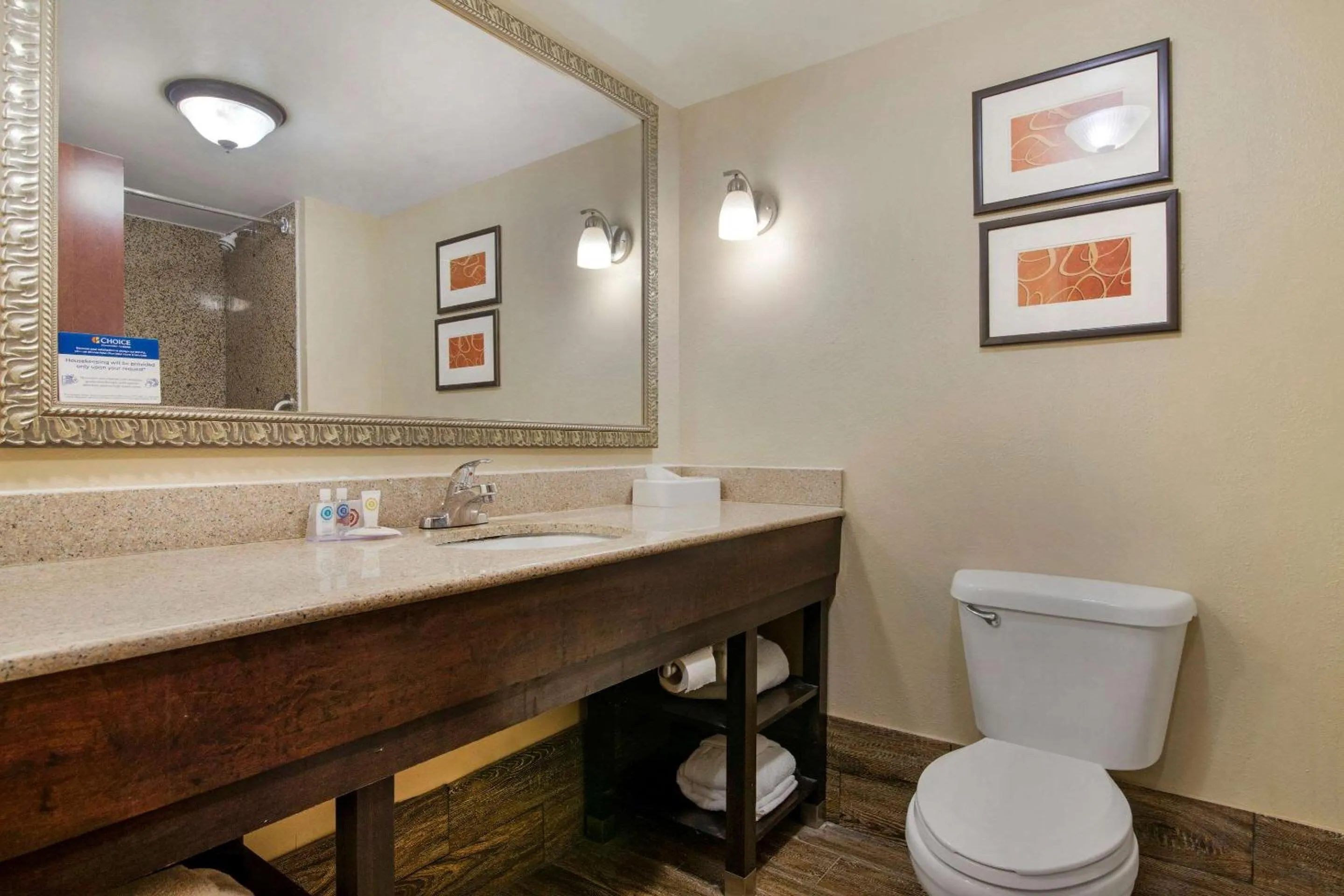 Photo of the whole room in Comfort Suites near MCAS Beaufort