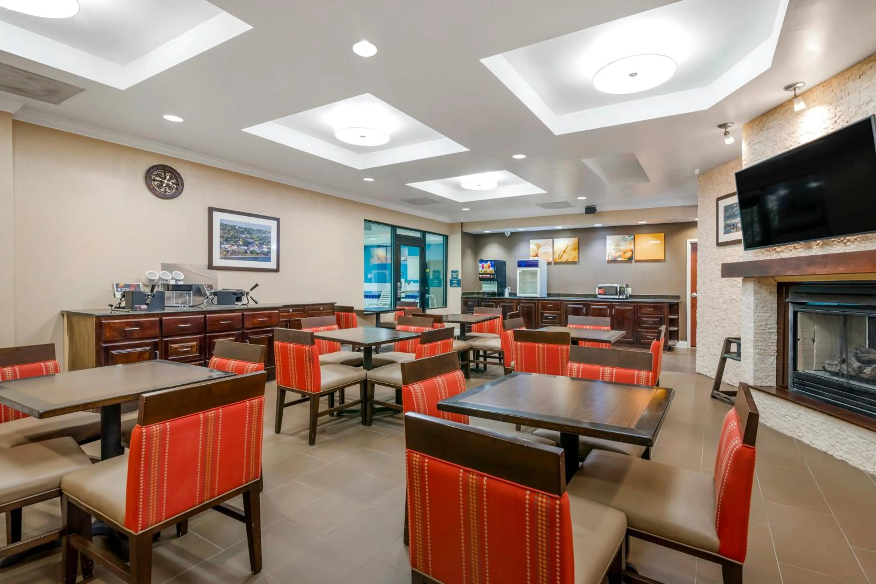 Breakfast in Comfort Suites near MCAS Beaufort
