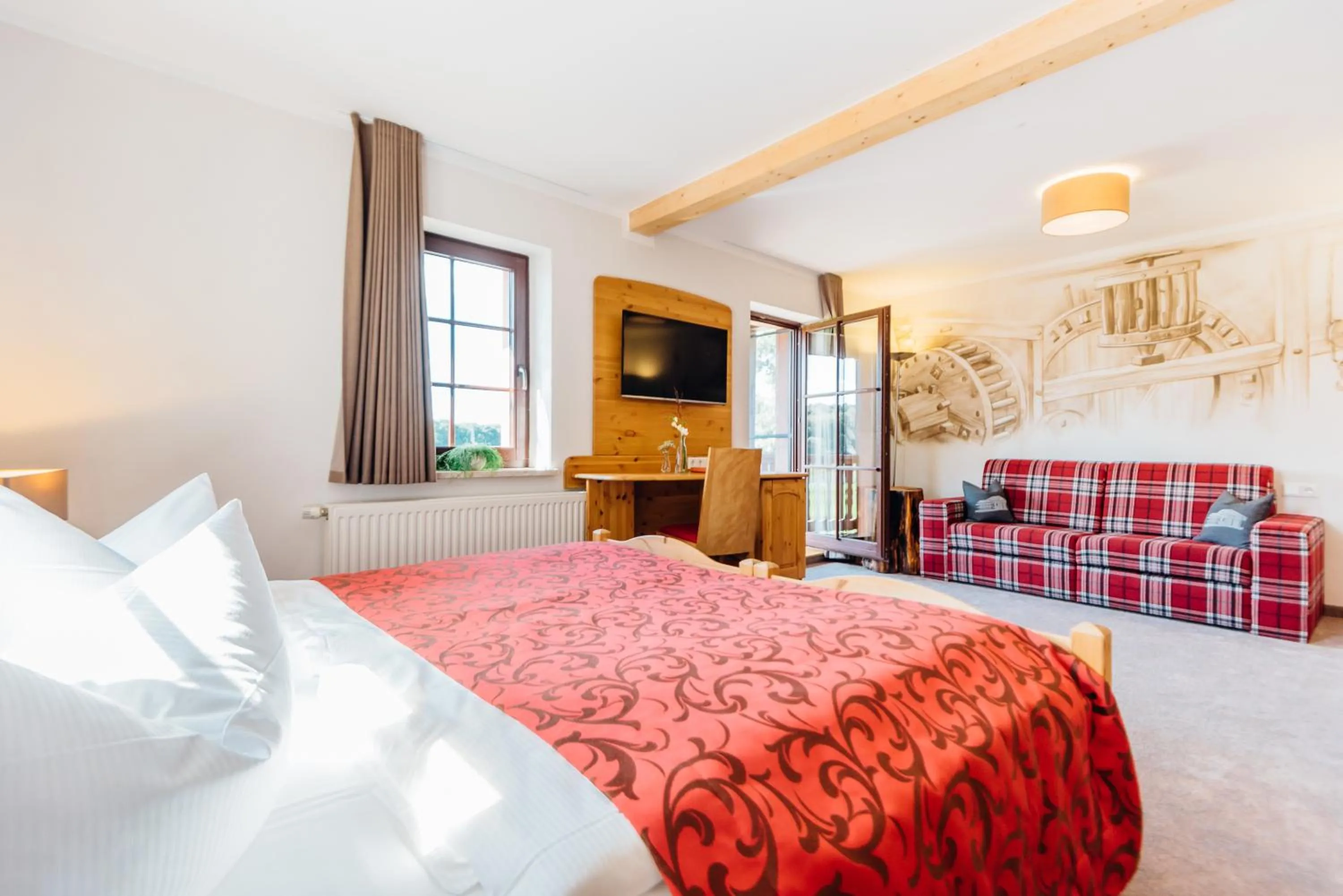 Photo of the whole room, Bed in Erlebnishotel "Zur Schiffsmühle" GmbH