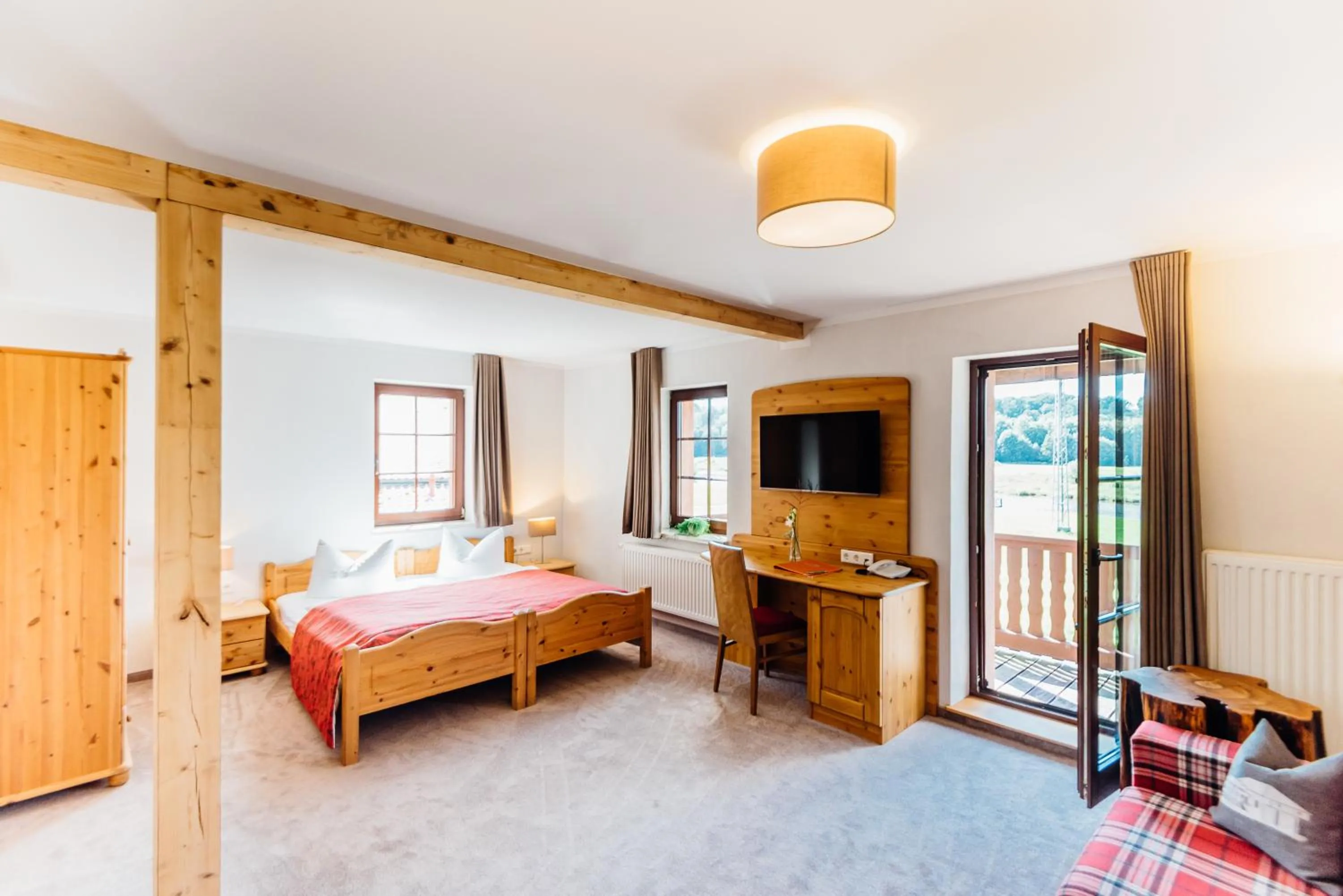 Photo of the whole room, Bed in Erlebnishotel "Zur Schiffsmühle" GmbH