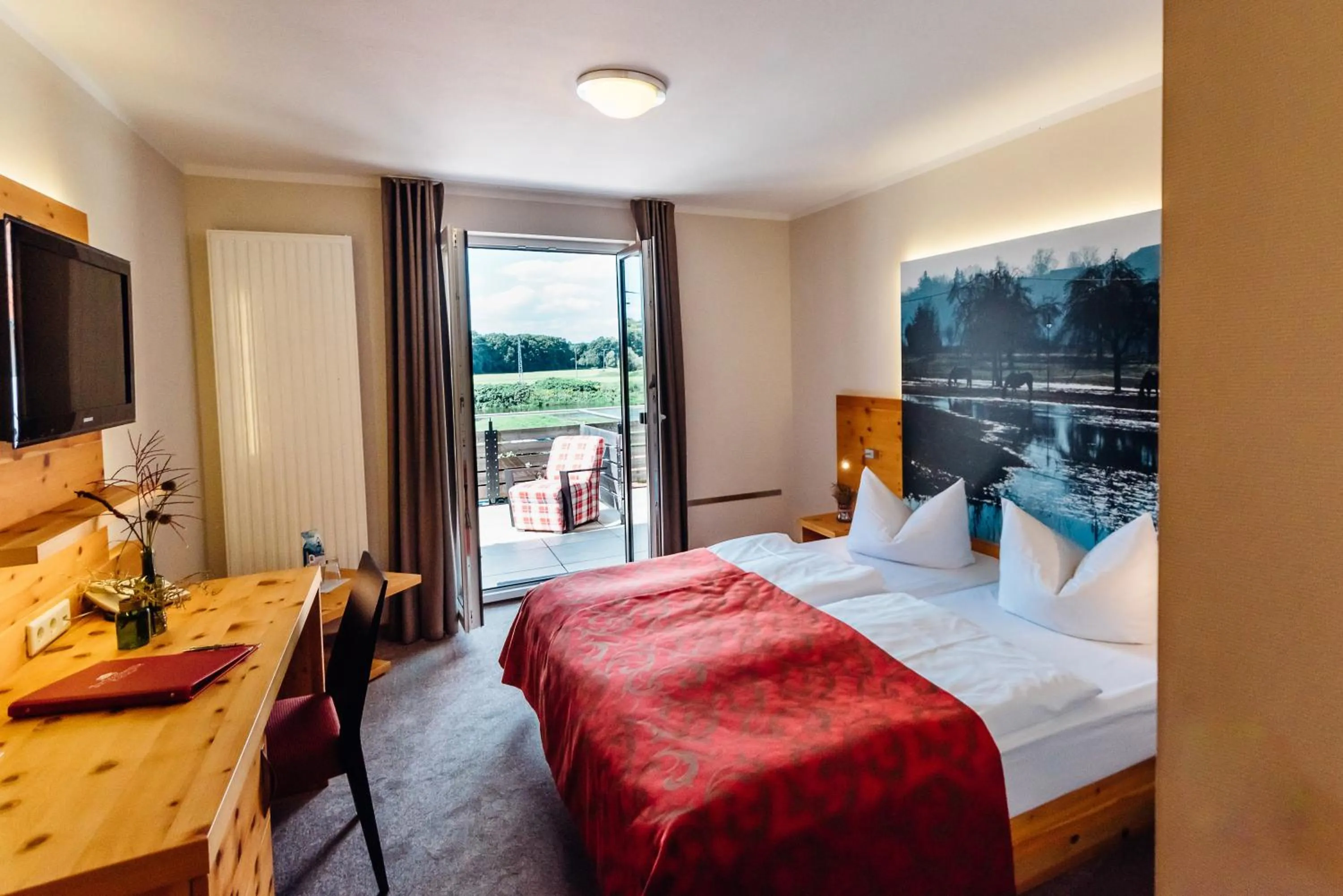 Photo of the whole room, Bed in Erlebnishotel "Zur Schiffsmühle" GmbH