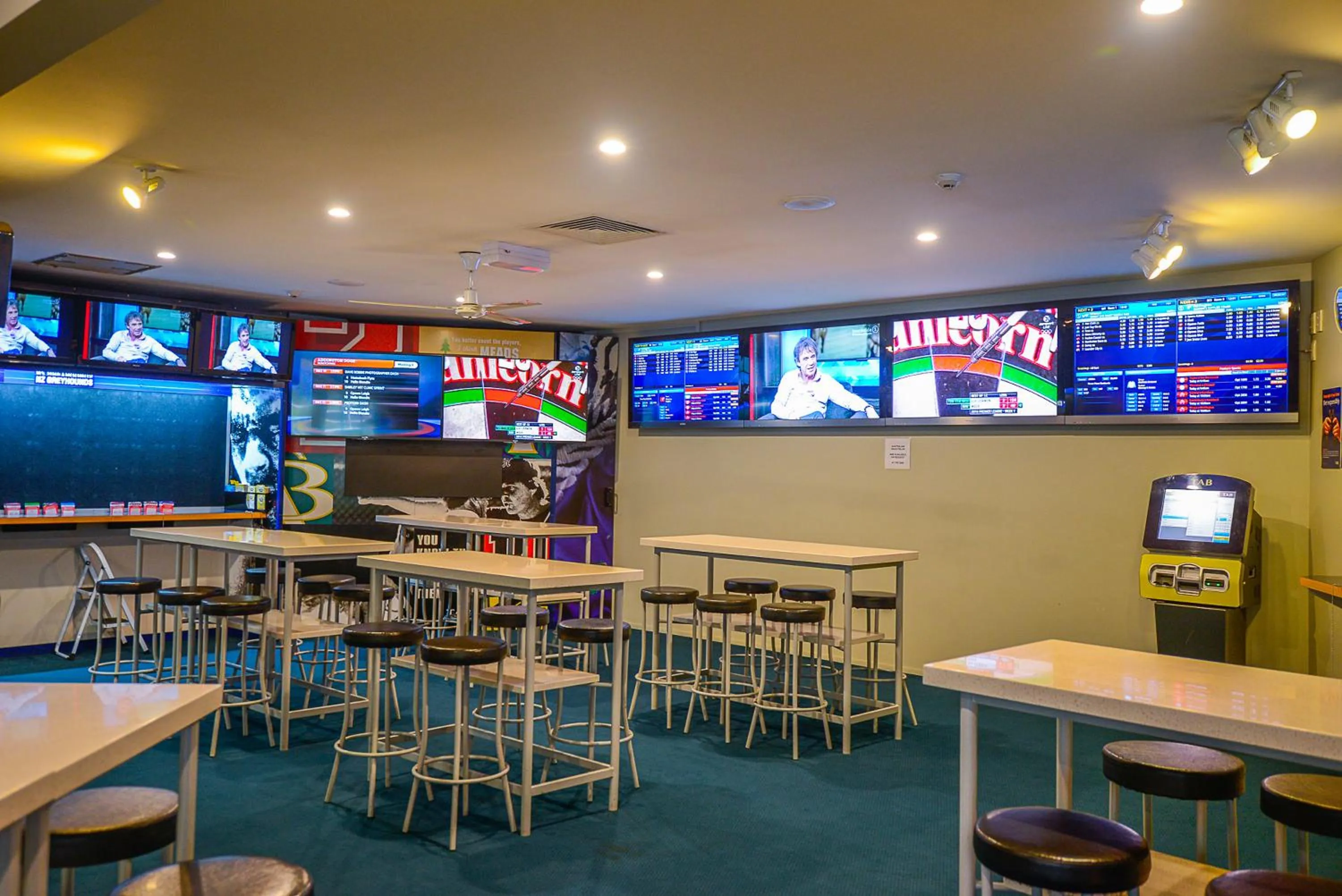 Lounge or bar in Racecourse Hotel and Motor Lodge