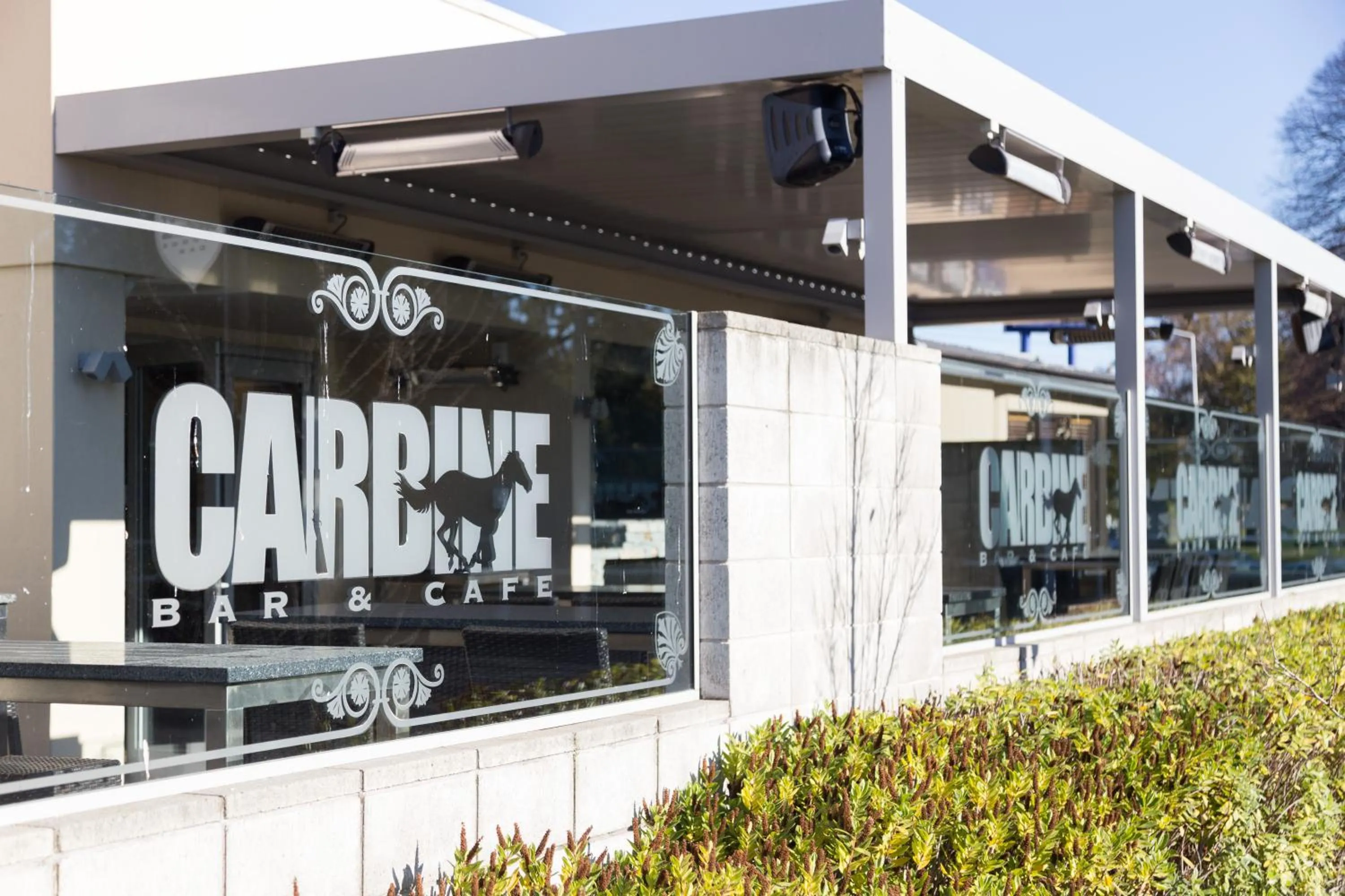 Facade/entrance in Racecourse Hotel and Motor Lodge