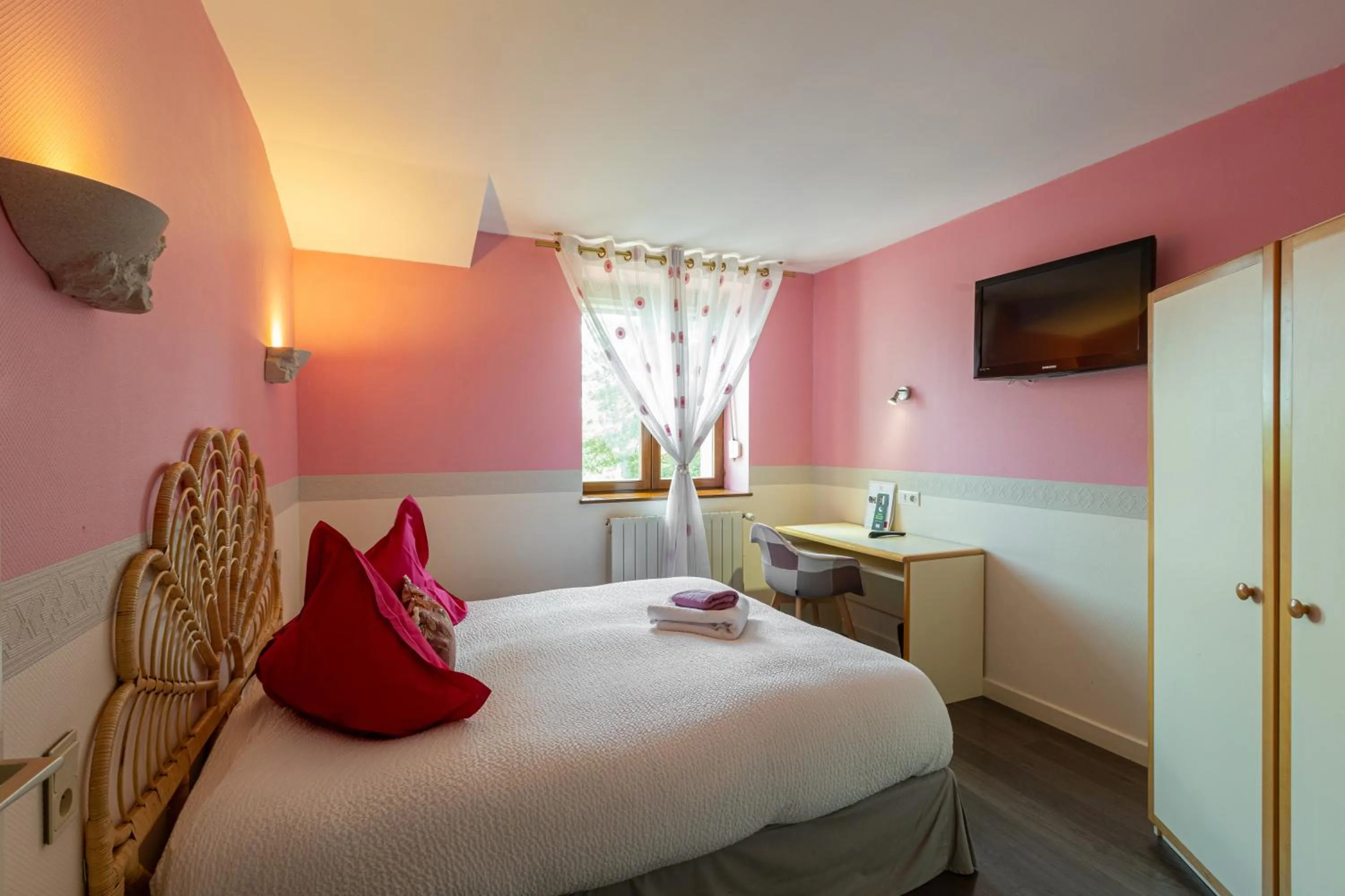 Bed in Relais Vosgien - Hôtel Restaurant "la Table de Sophia"