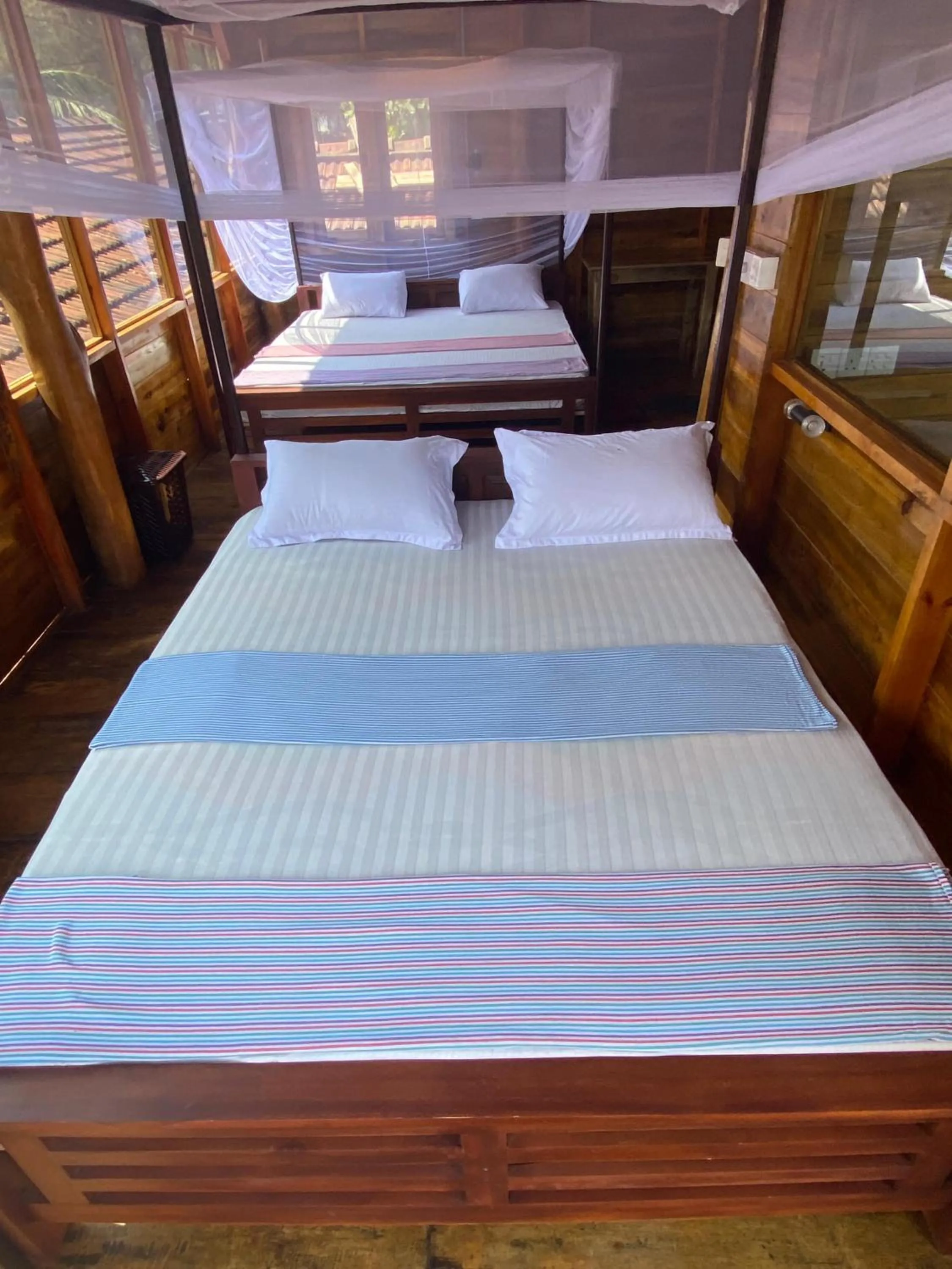 Photo of the whole room, Bed in Surf Beach Hotel