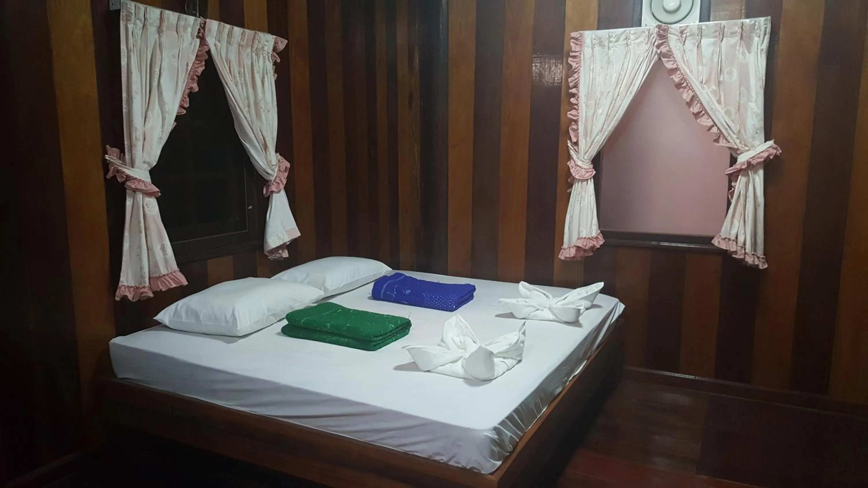 Bed in Ratmanee House