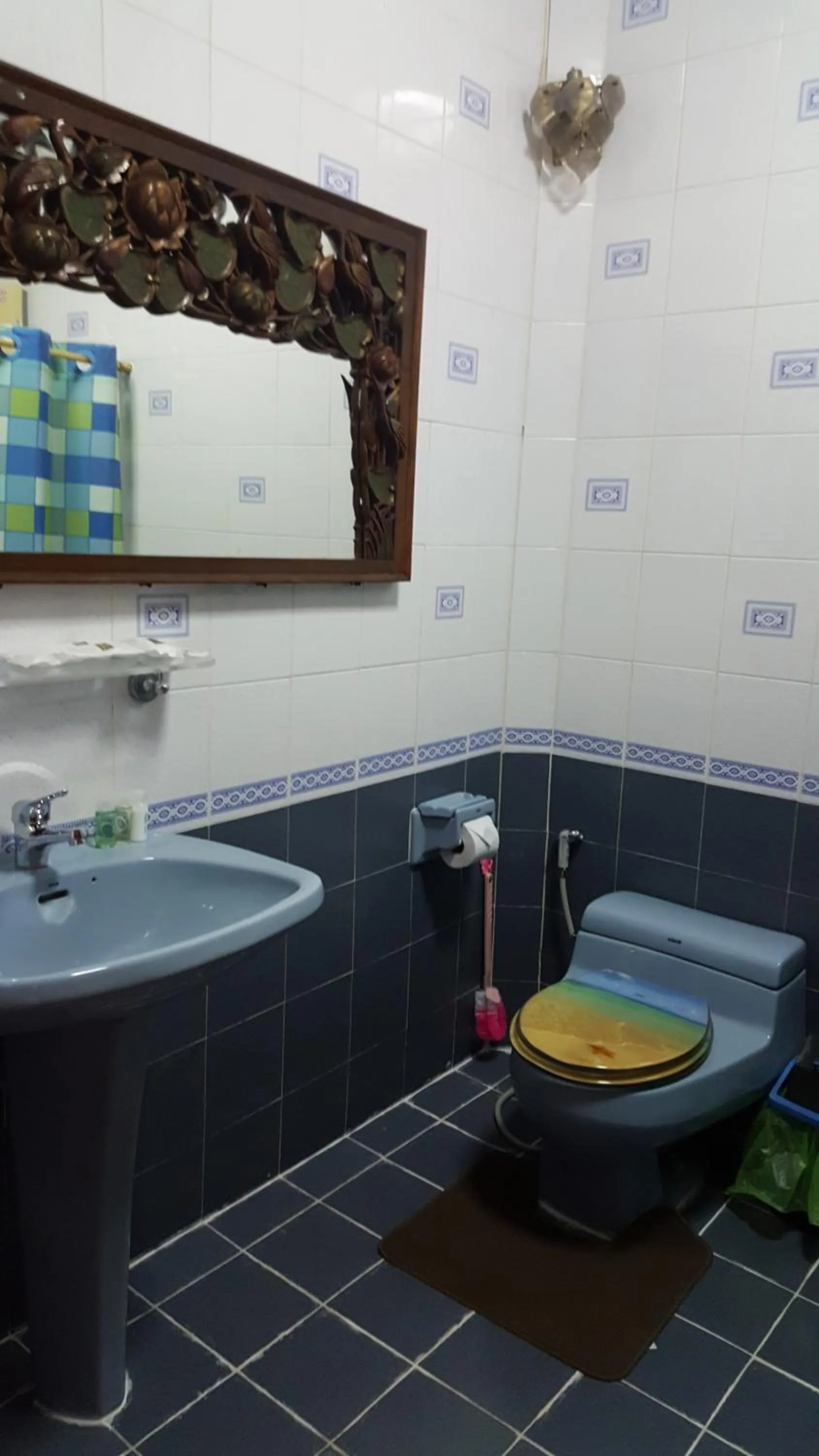 Bathroom in Ratmanee House