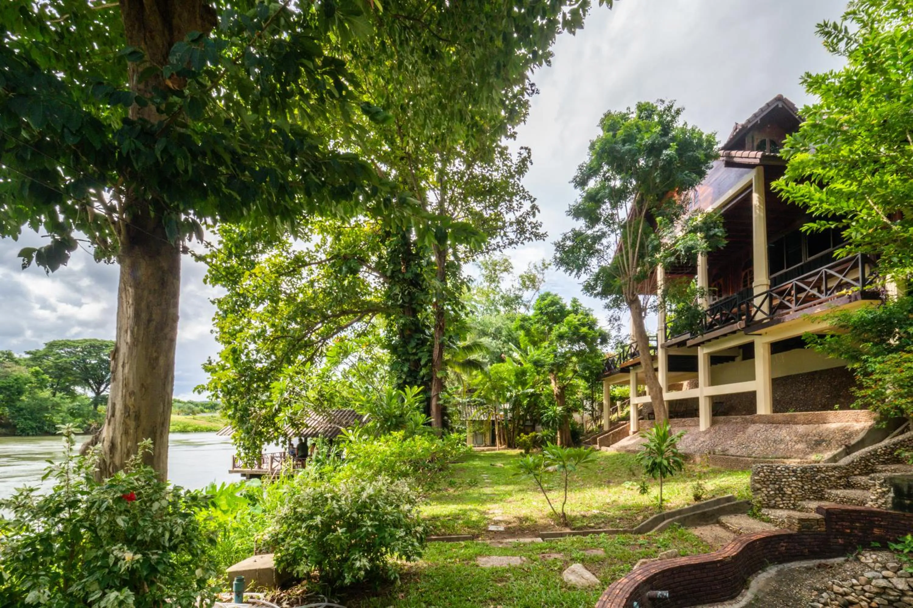 Property building in Ratmanee House