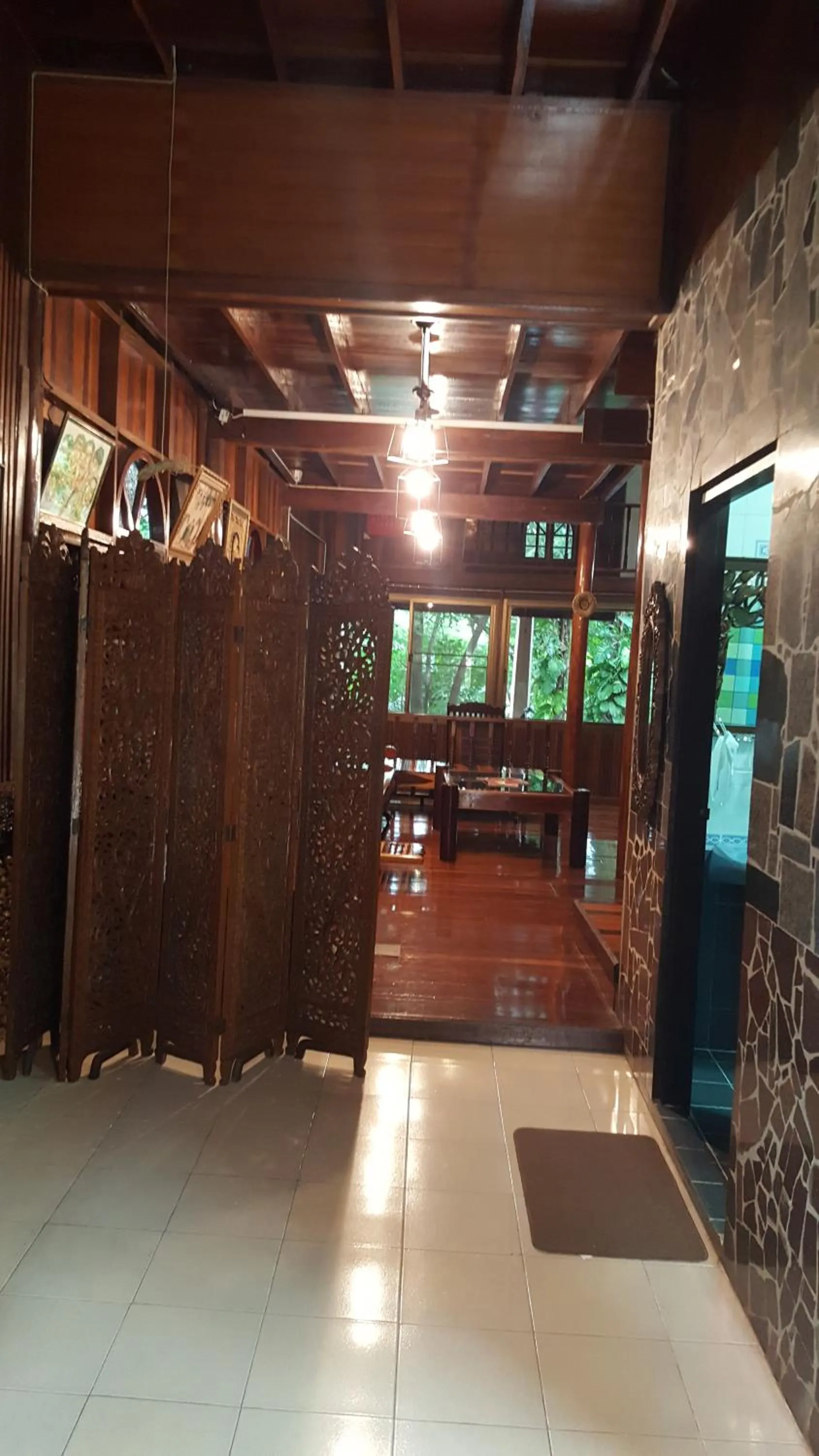 Communal lounge/ TV room in Ratmanee House