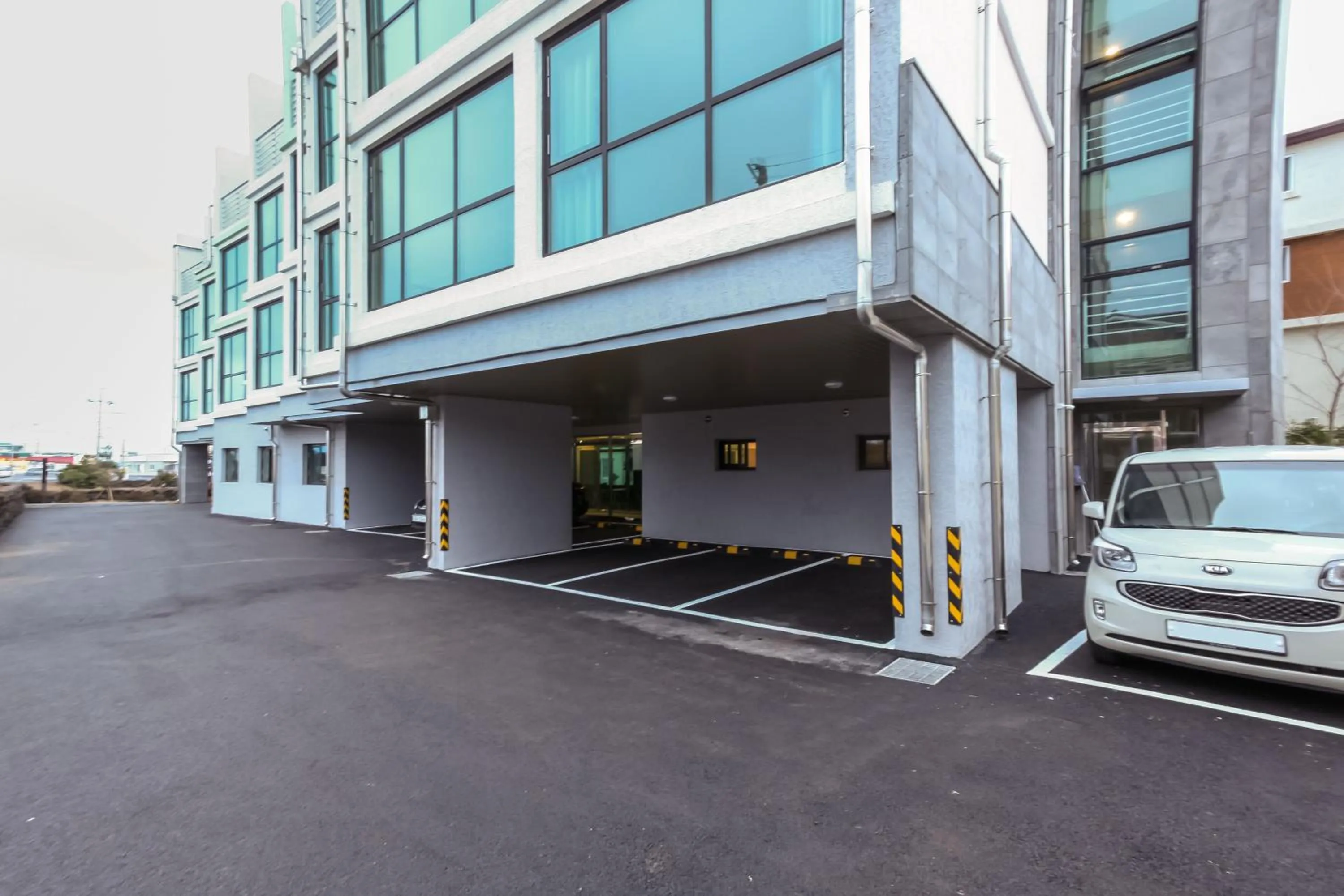 Parking in Sunrise Hotel Supjikoji