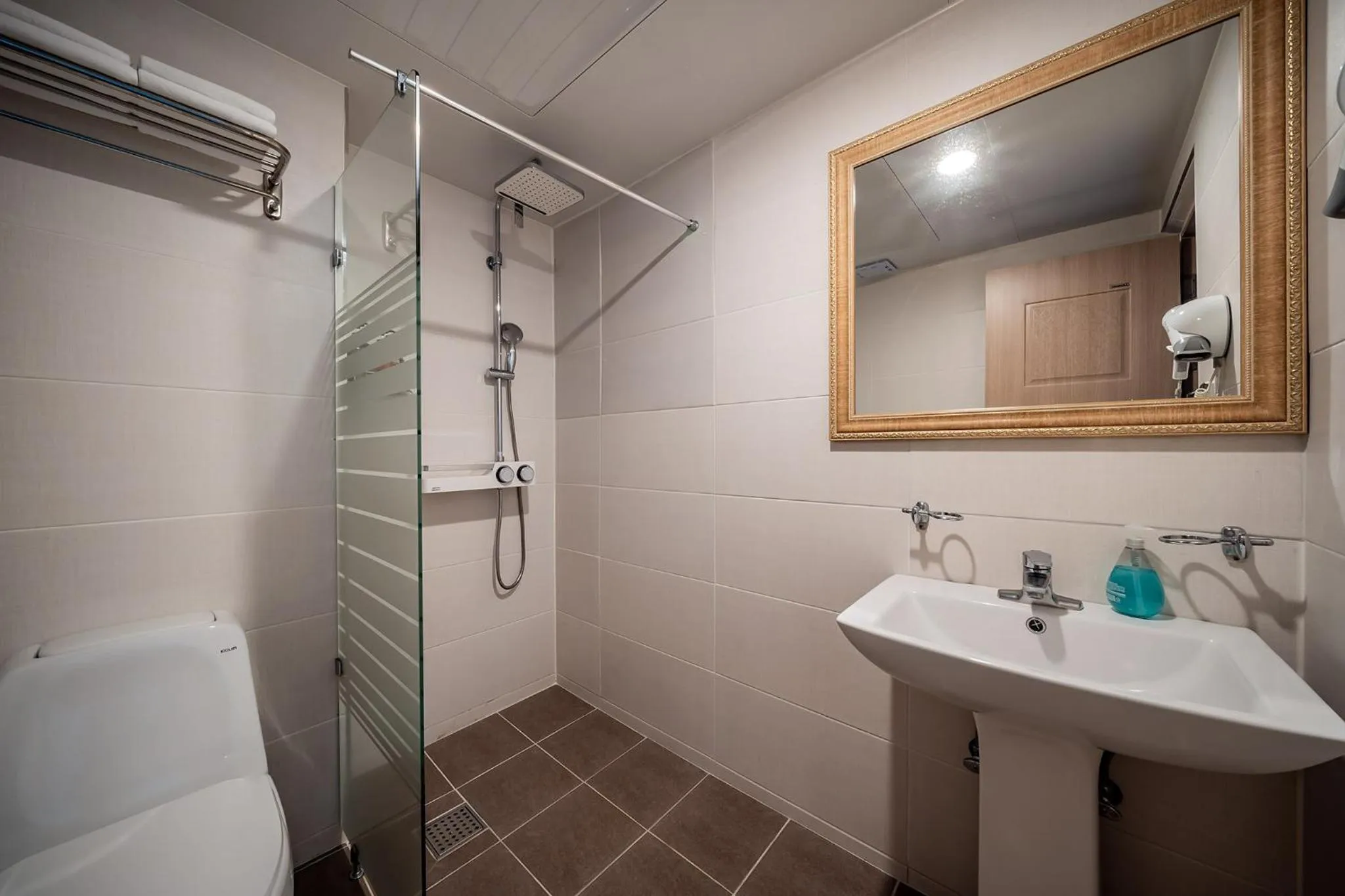 Bathroom in Sunrise Hotel Supjikoji