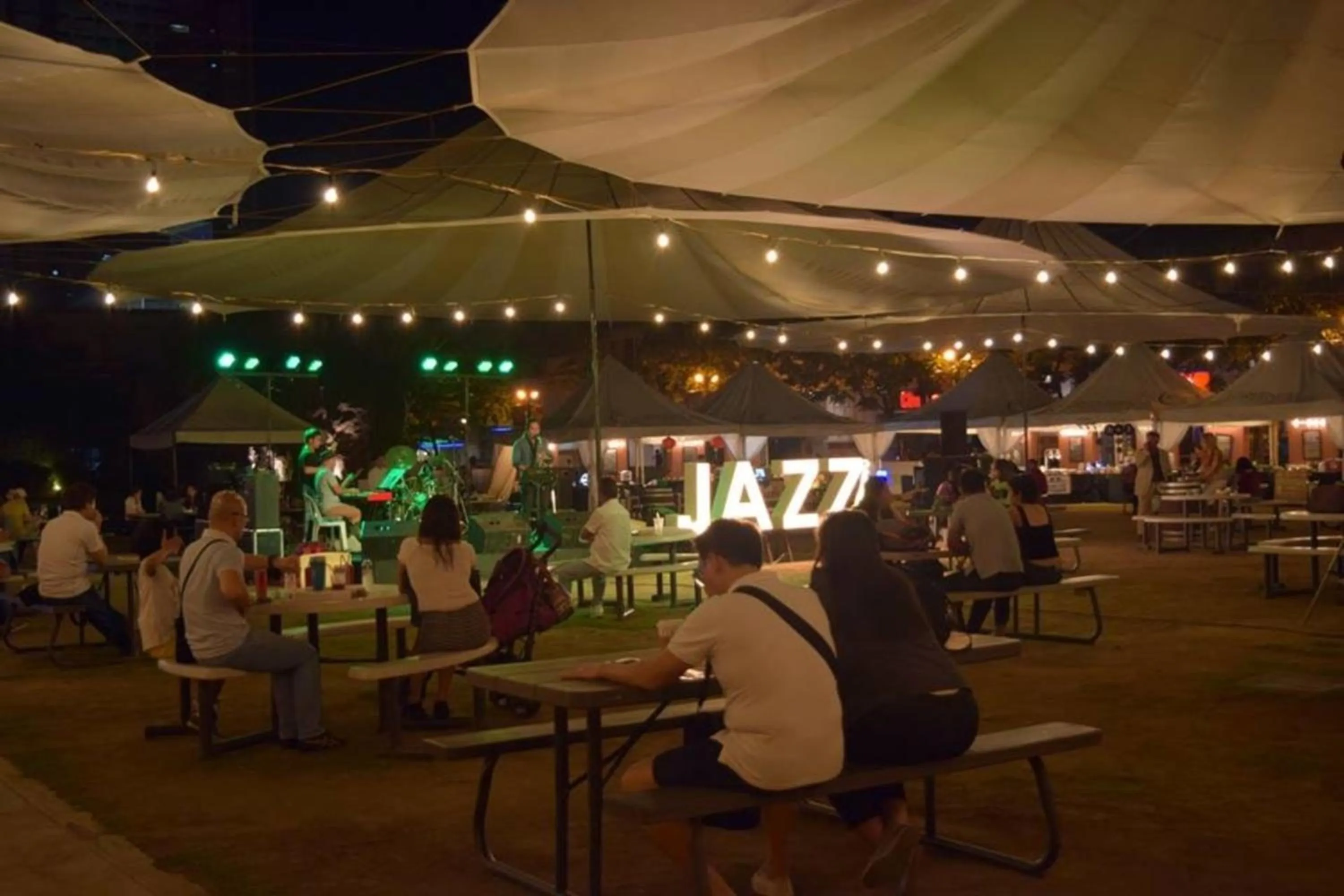 Restaurant/places to eat in Food District Hostel - Ortigas Kapitolyo